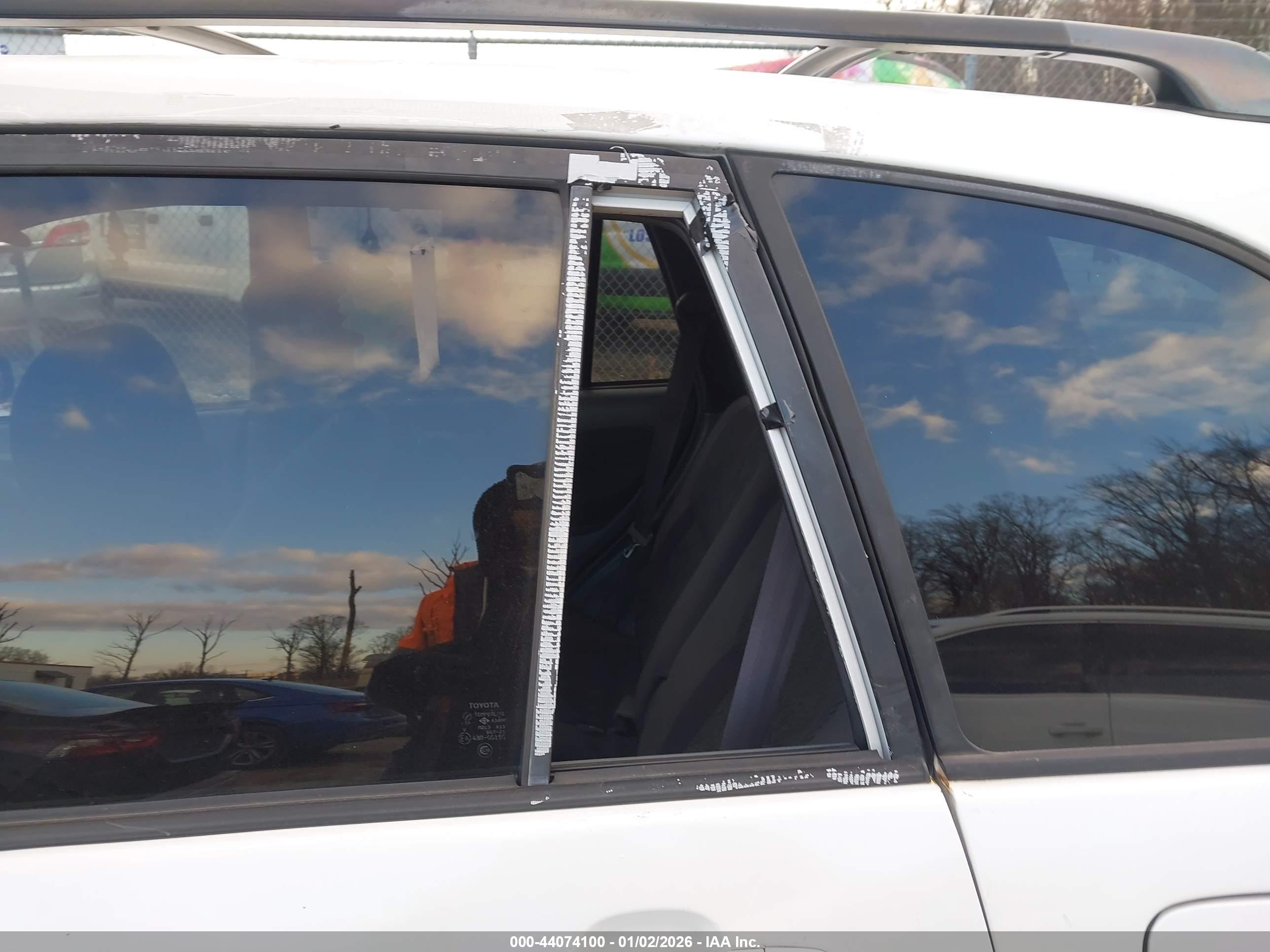 TOYOTA RAV4 image 6