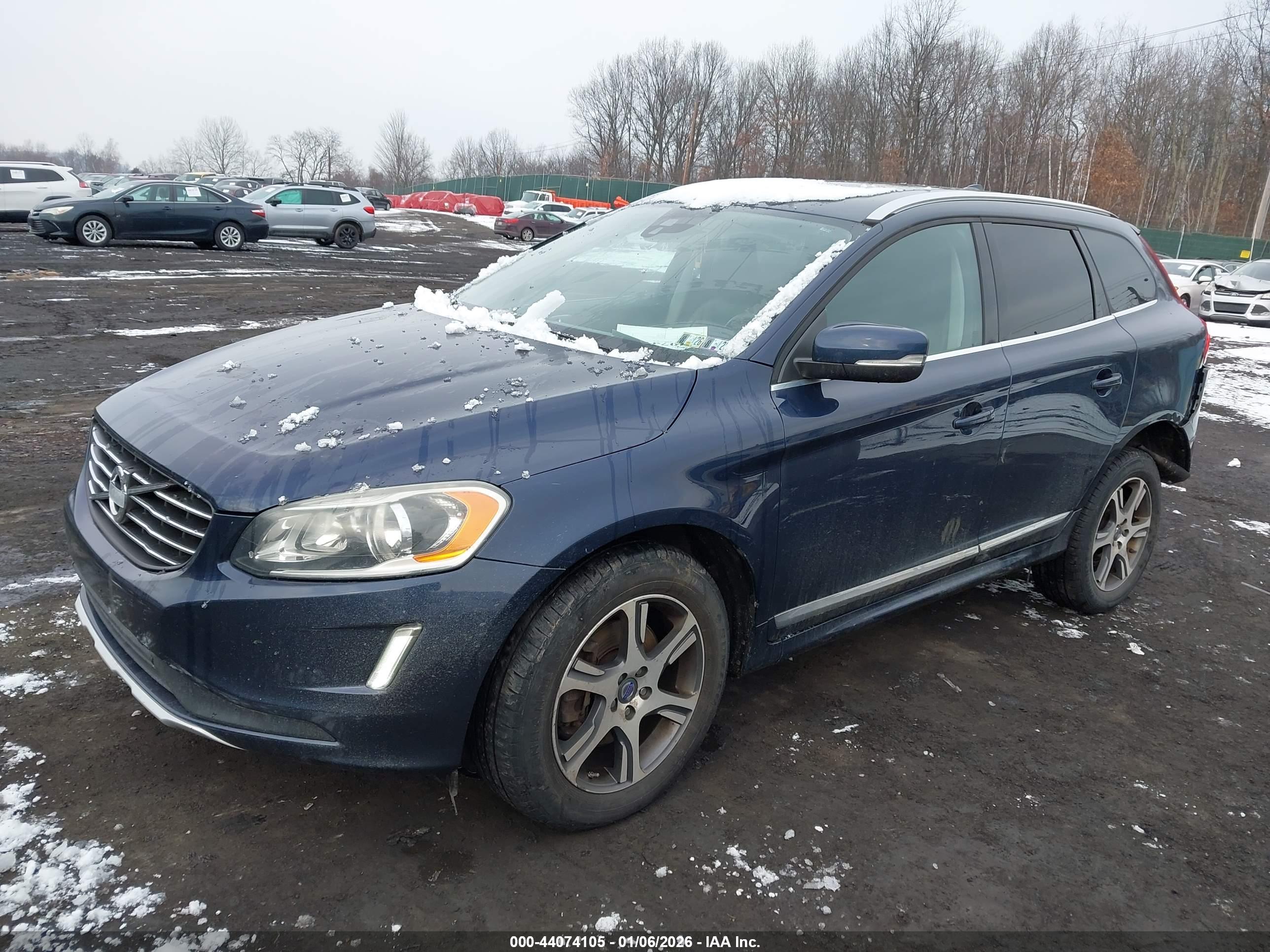VOLVO XC60 image 2