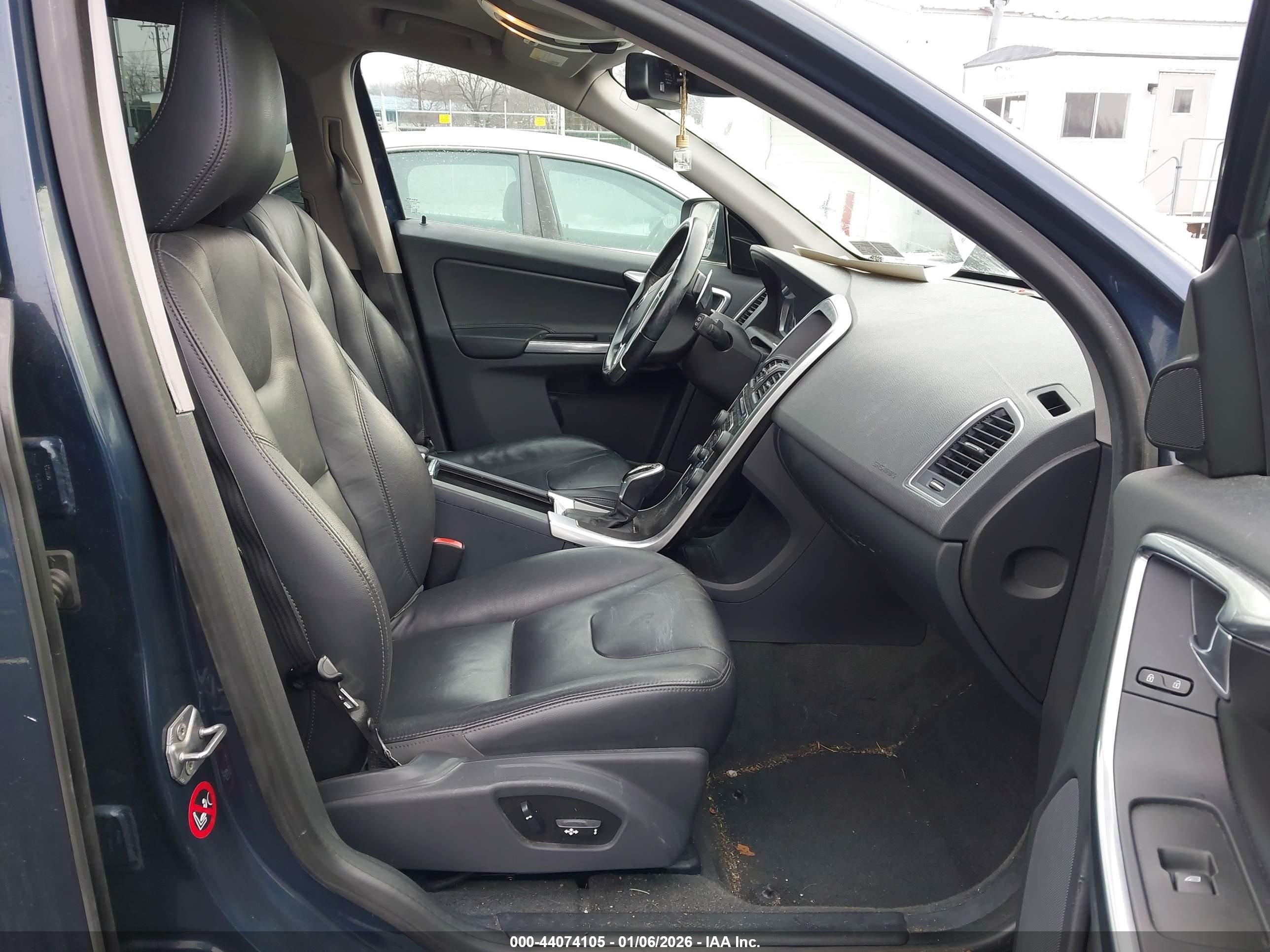 VOLVO XC60 image 5