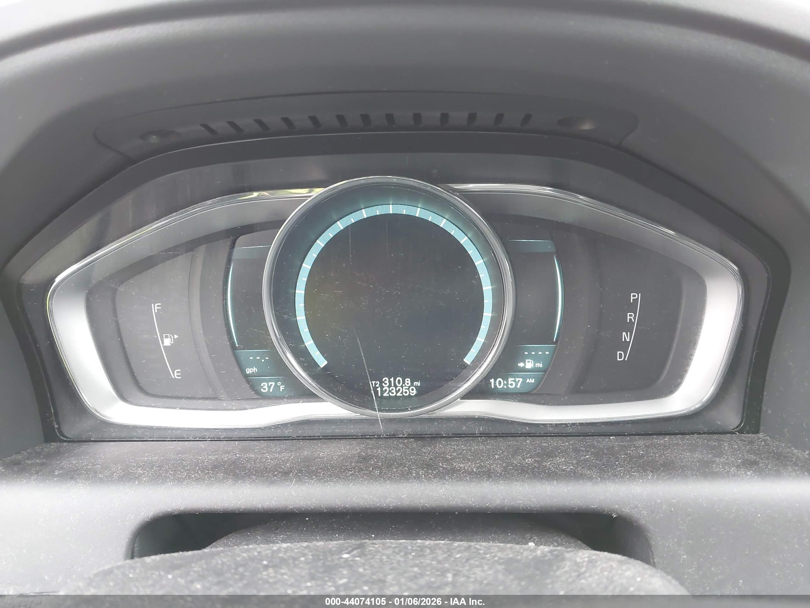 VOLVO XC60 image 7