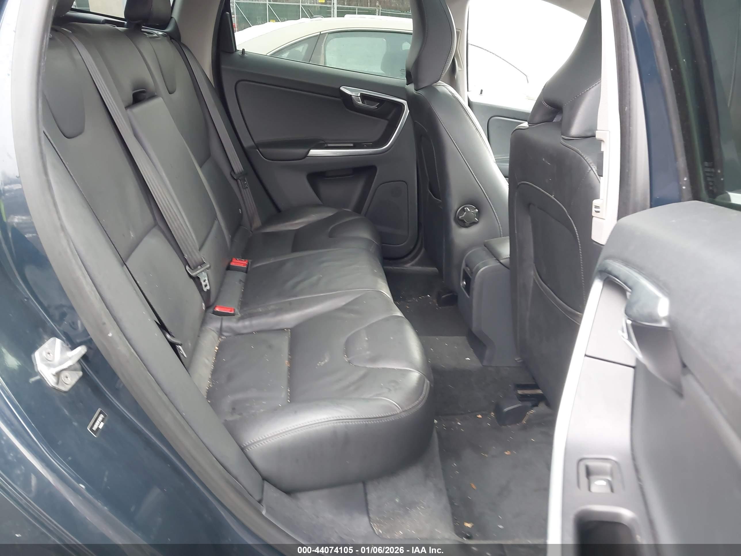 VOLVO XC60 image 8