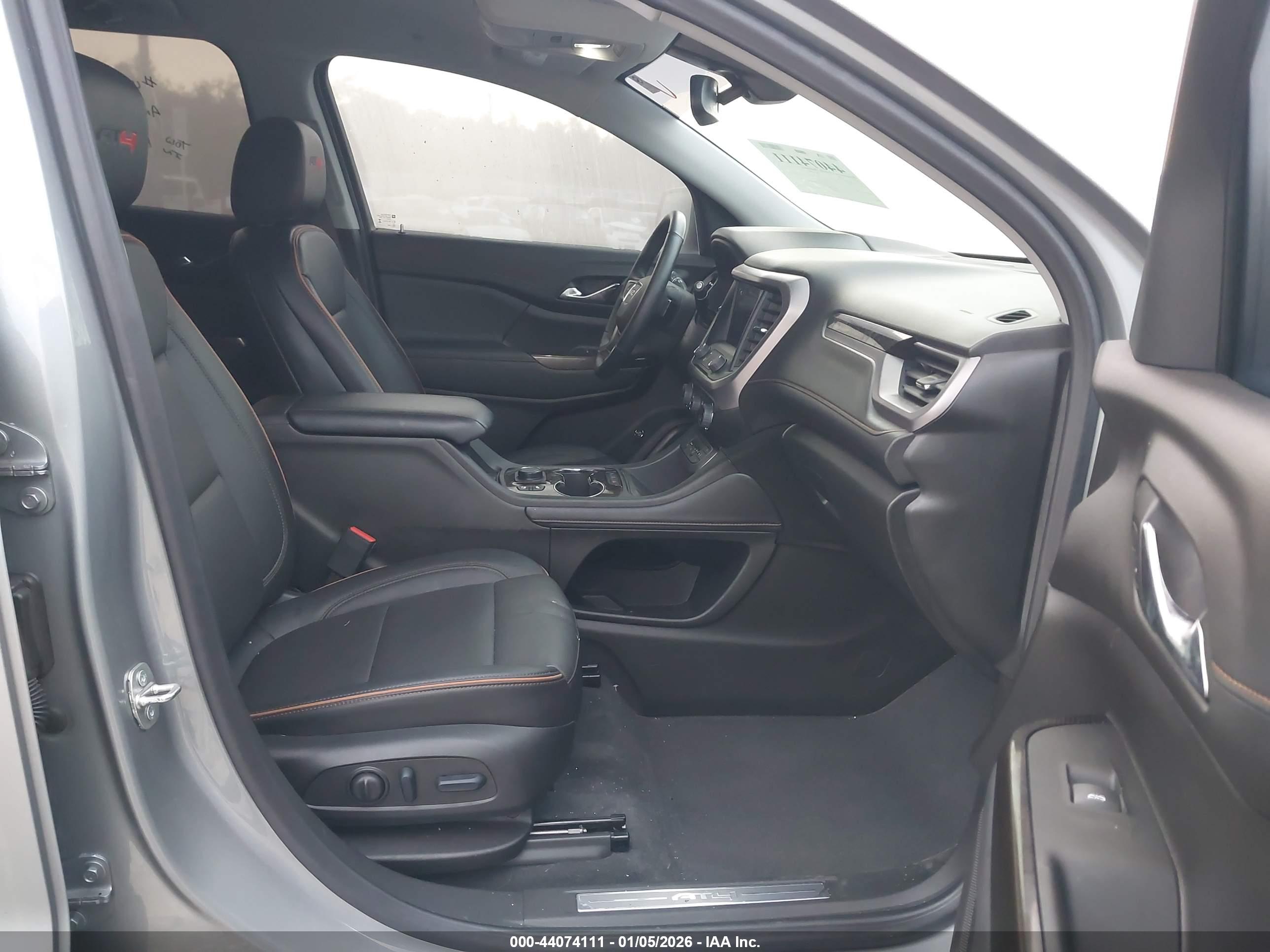 GMC ACADIA image 5
