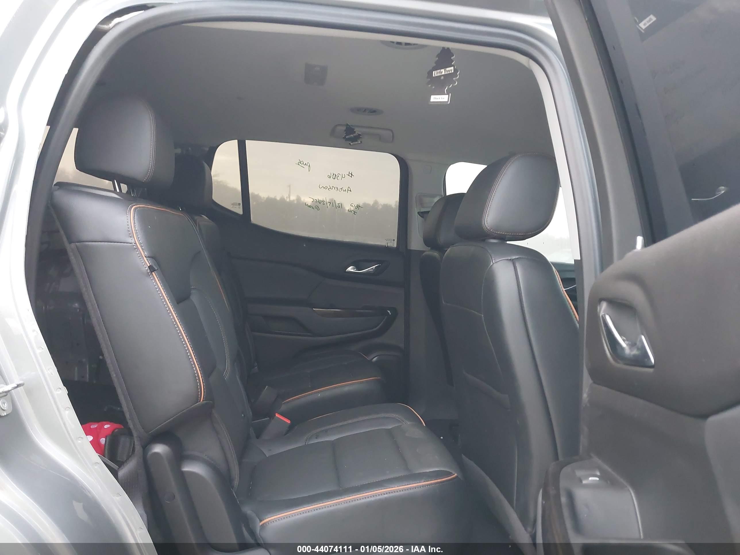 GMC ACADIA image 8