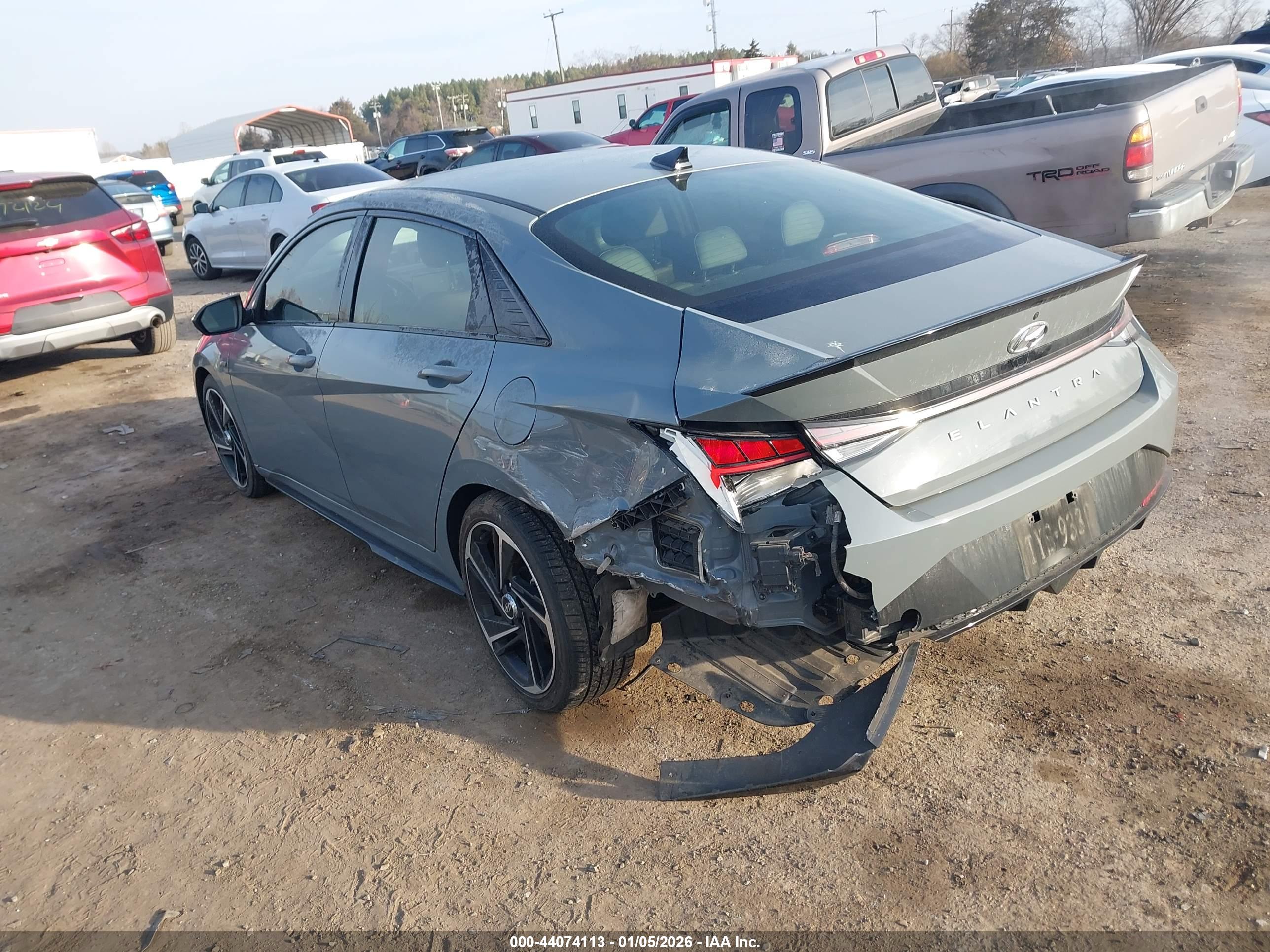 HYUNDAI ELANTRA image 3