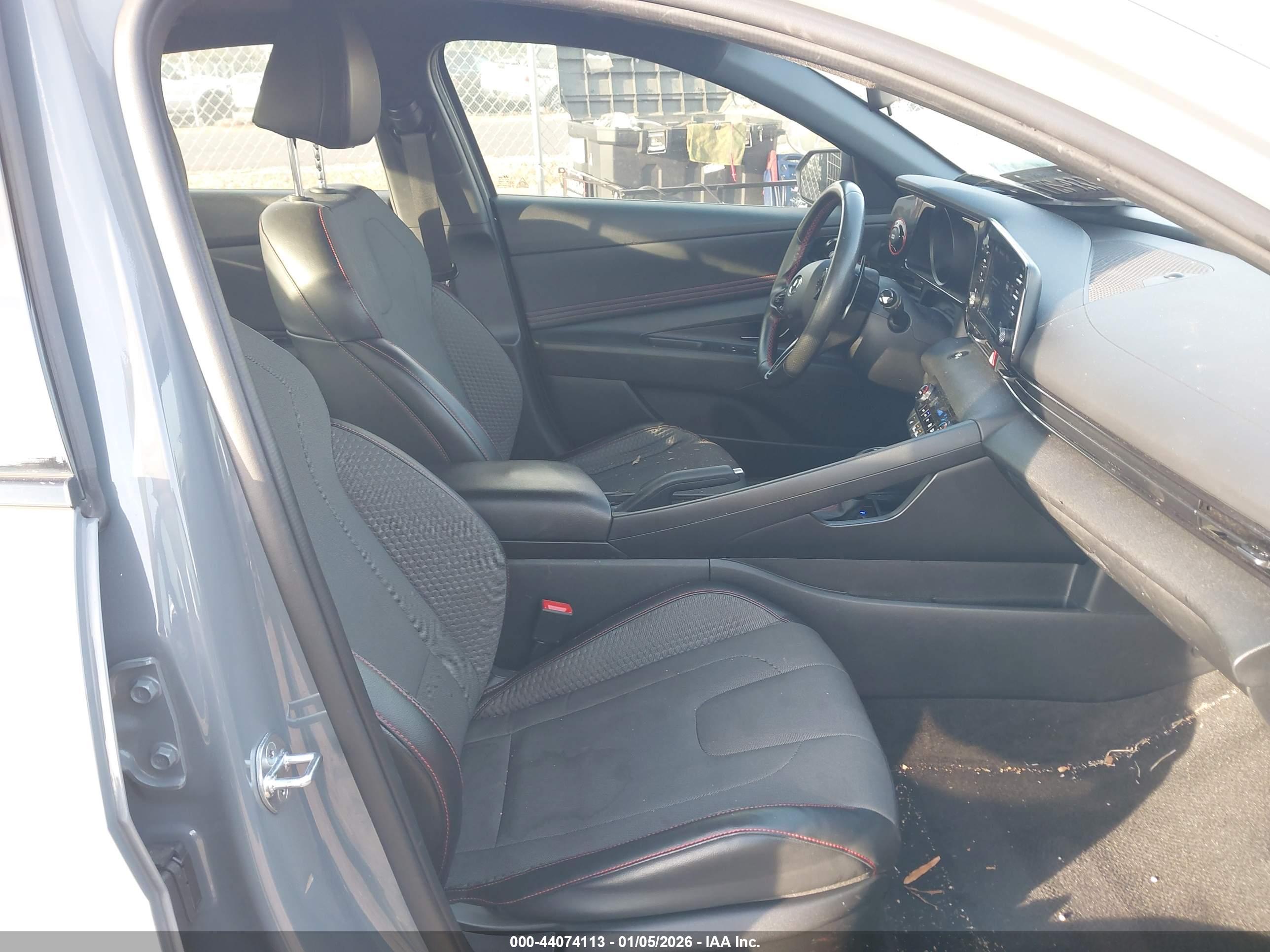 HYUNDAI ELANTRA image 5