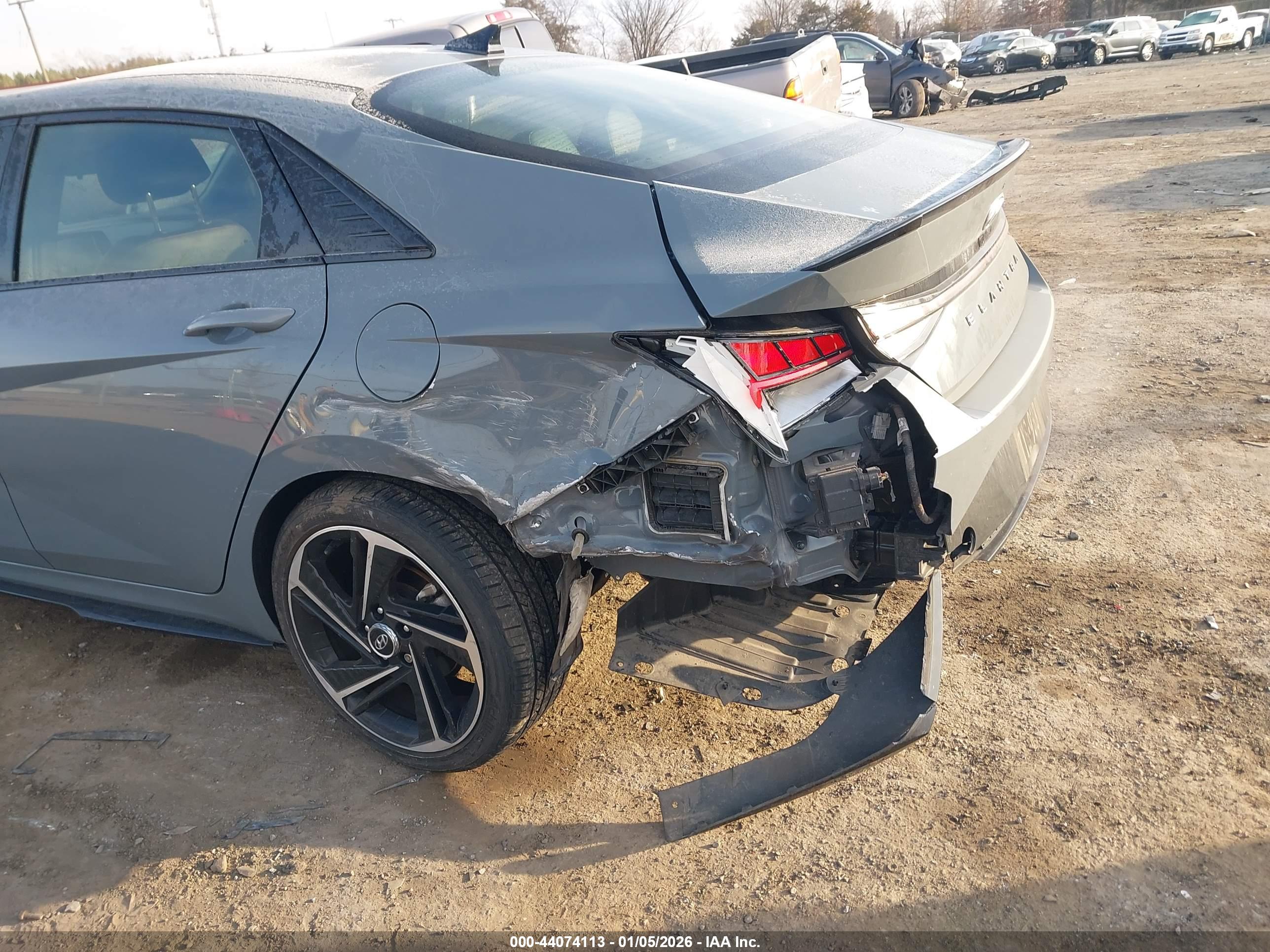 HYUNDAI ELANTRA image 6
