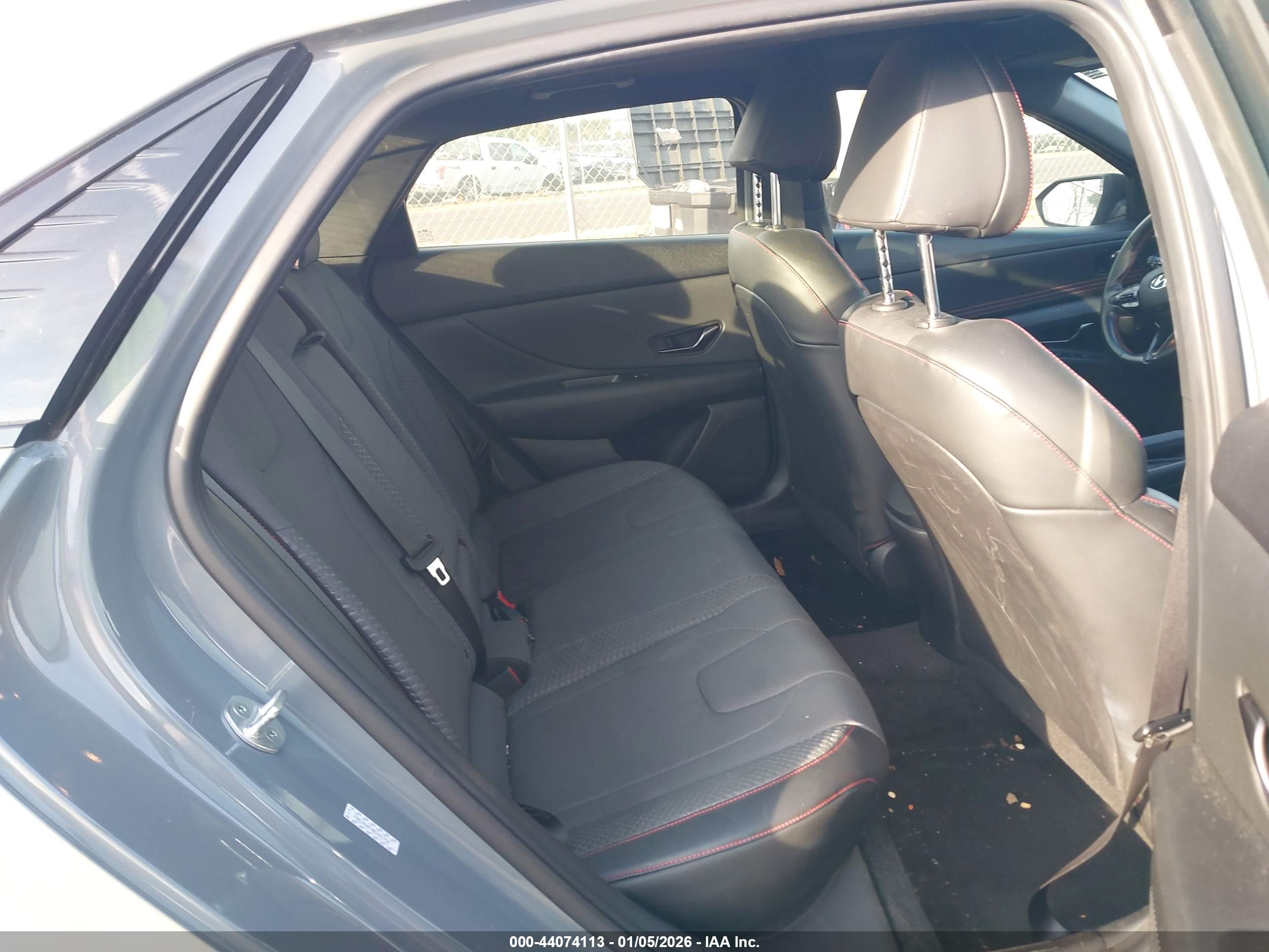 HYUNDAI ELANTRA image 8