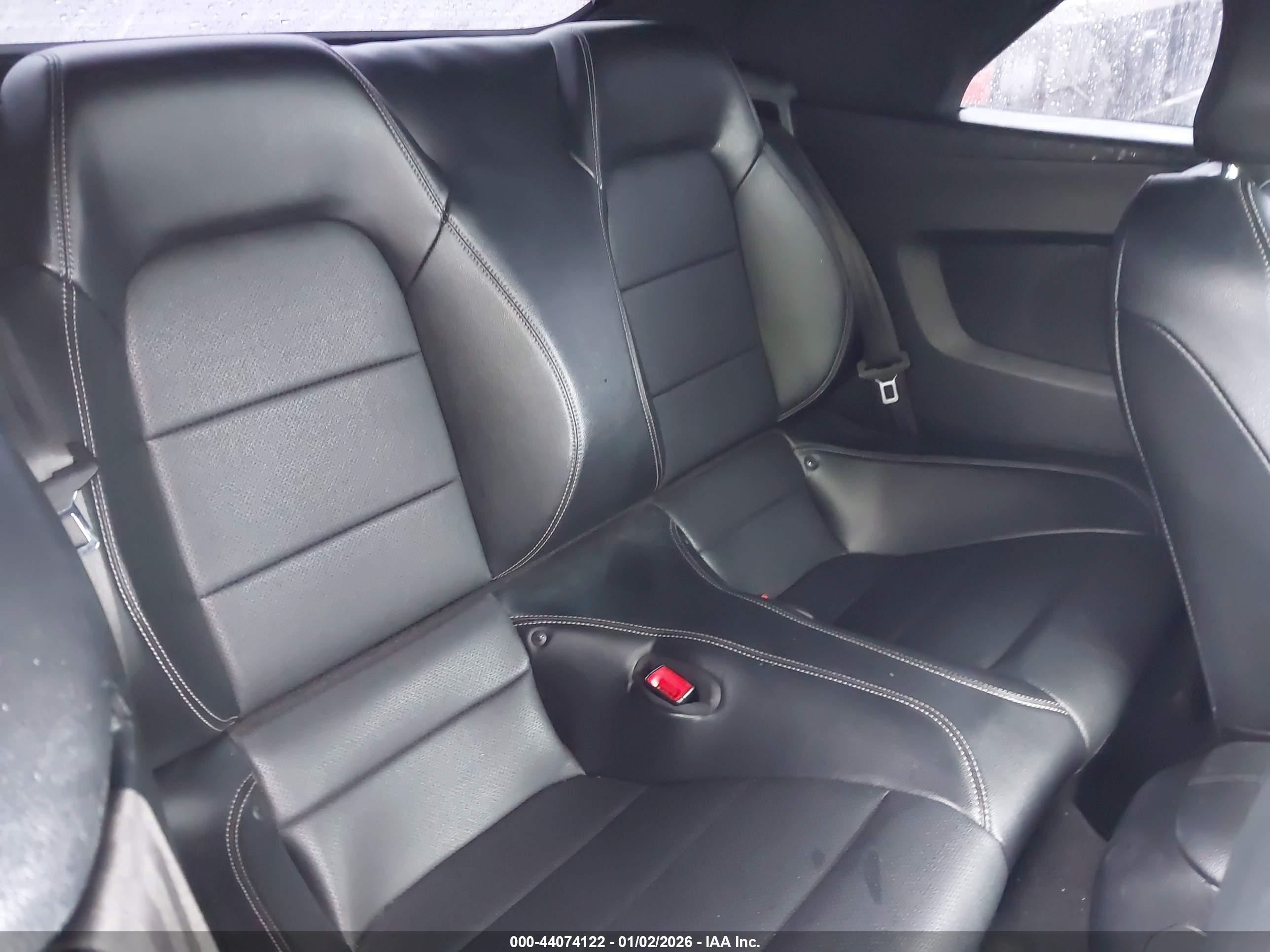 FORD MUSTANG image 8
