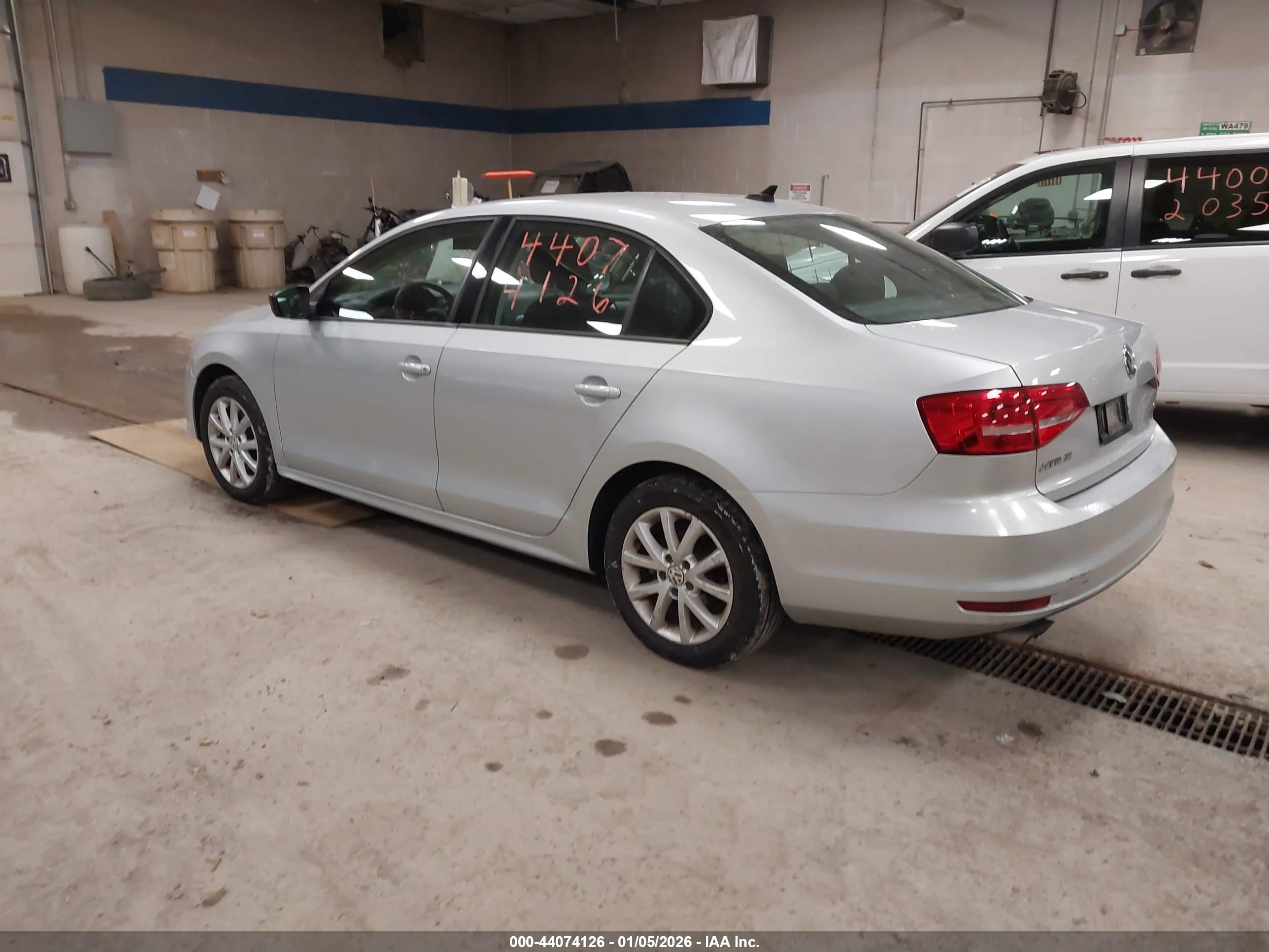 VOLKSWAGEN JETTA image 3