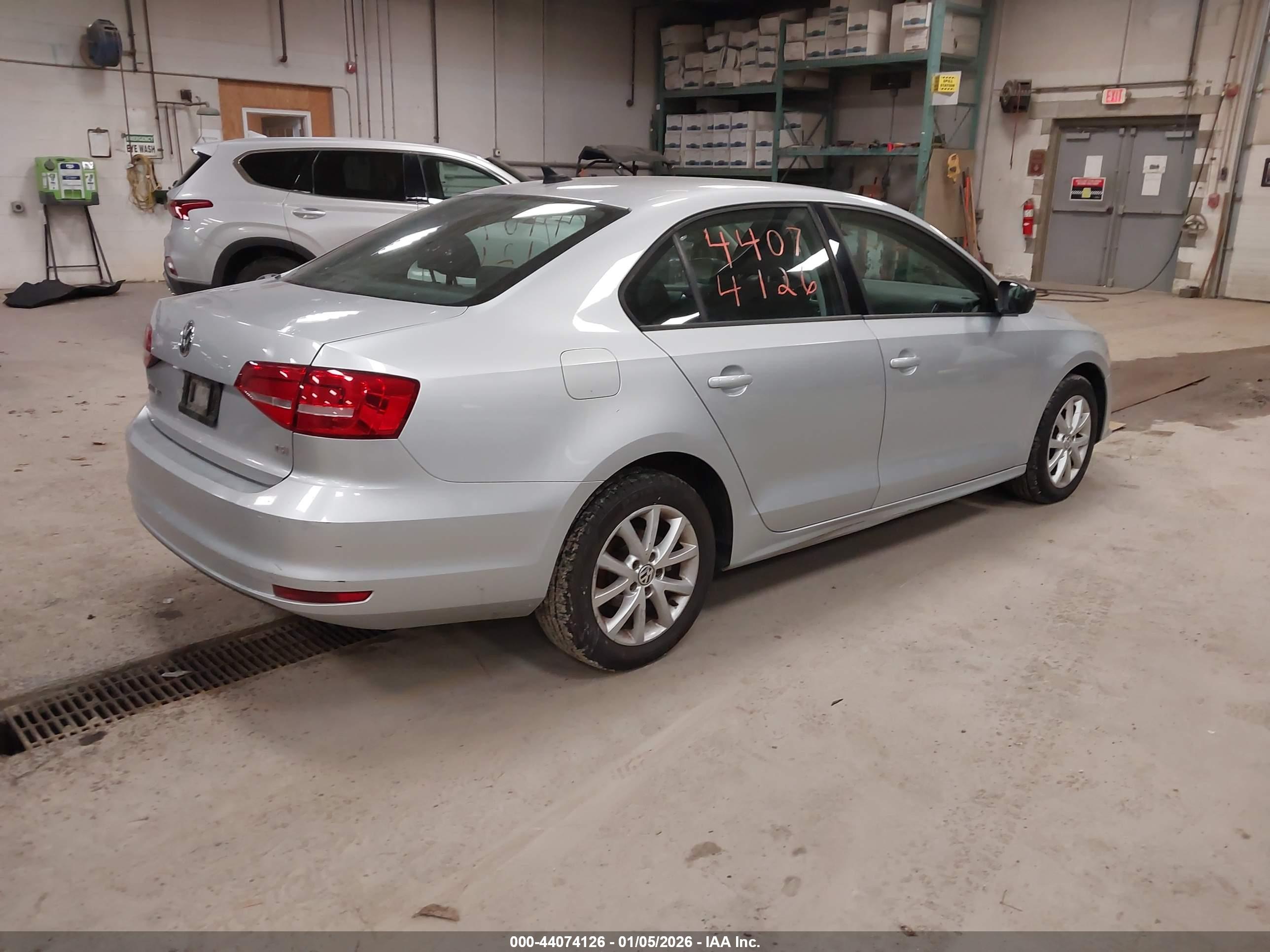 VOLKSWAGEN JETTA image 4