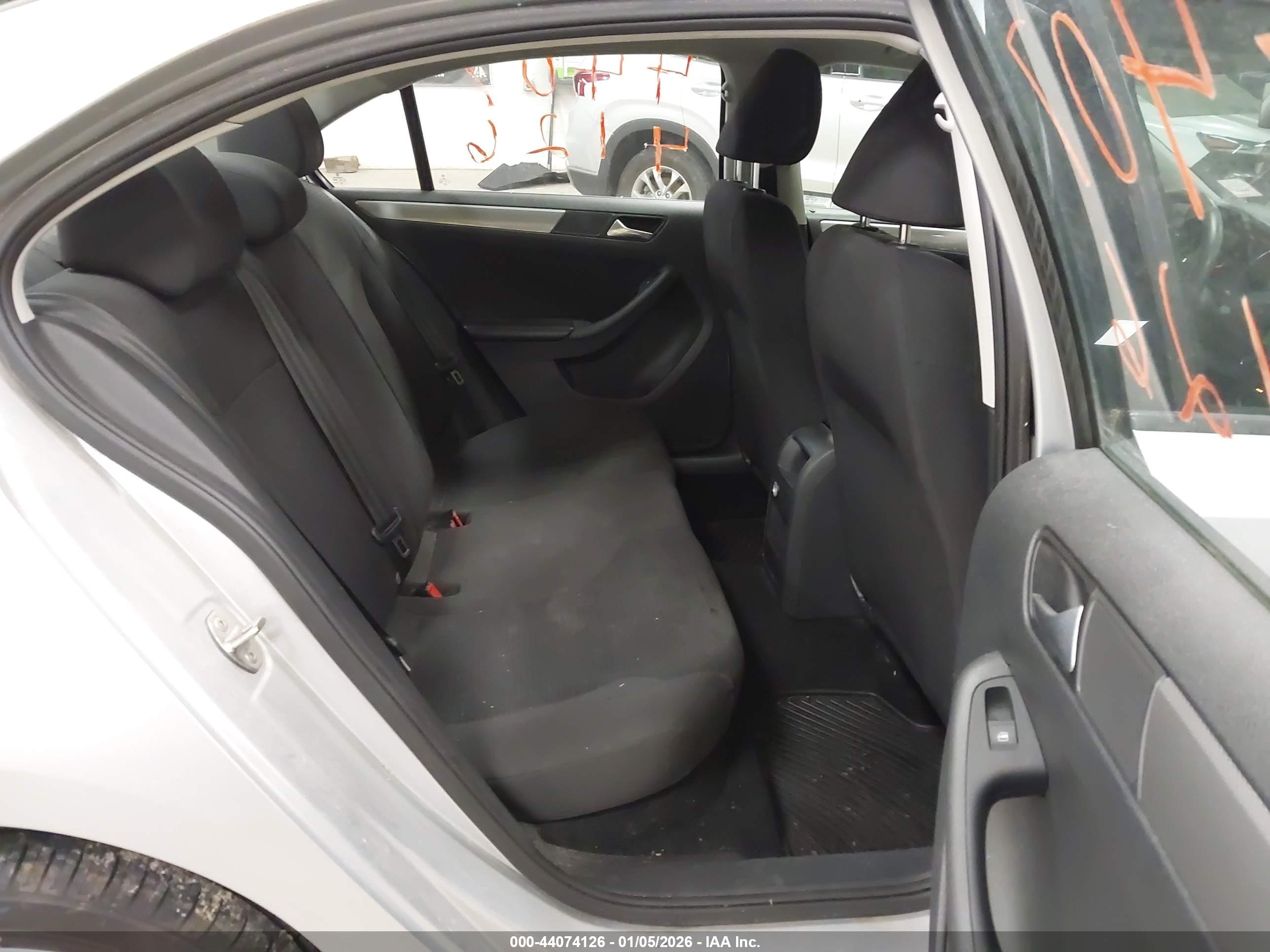 VOLKSWAGEN JETTA image 8