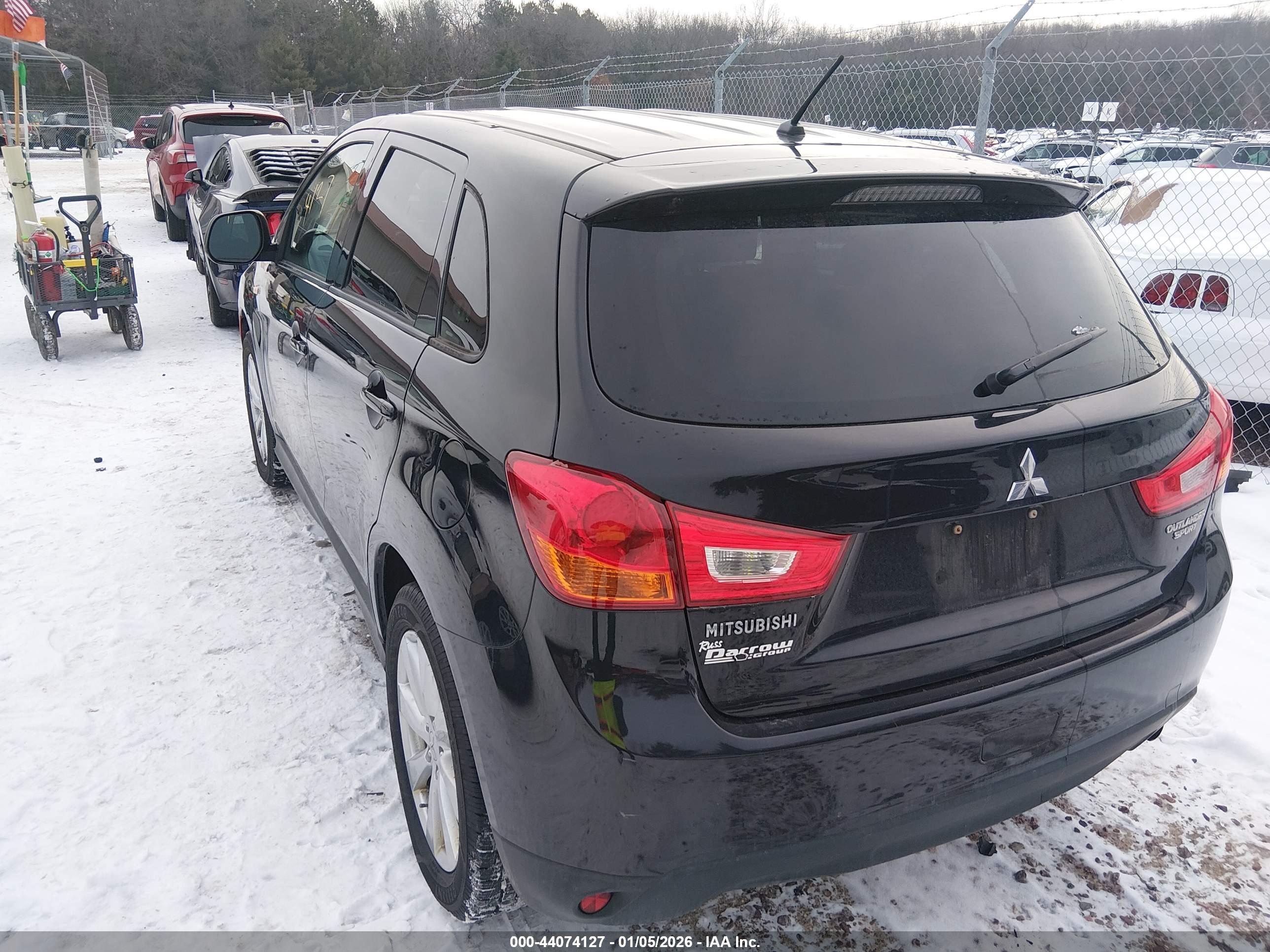 MITSUBISHI OUTLANDER image 3