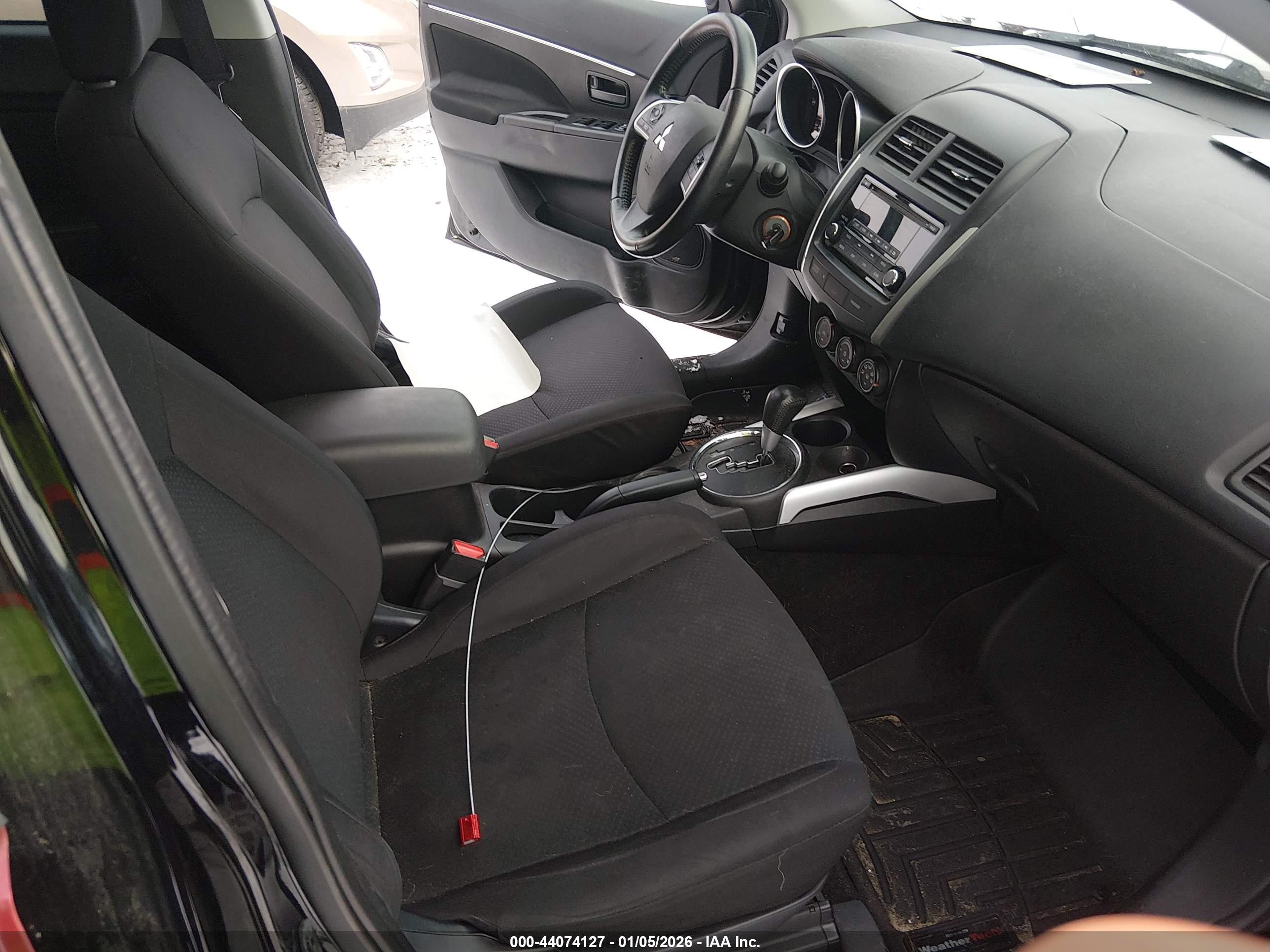 MITSUBISHI OUTLANDER image 5