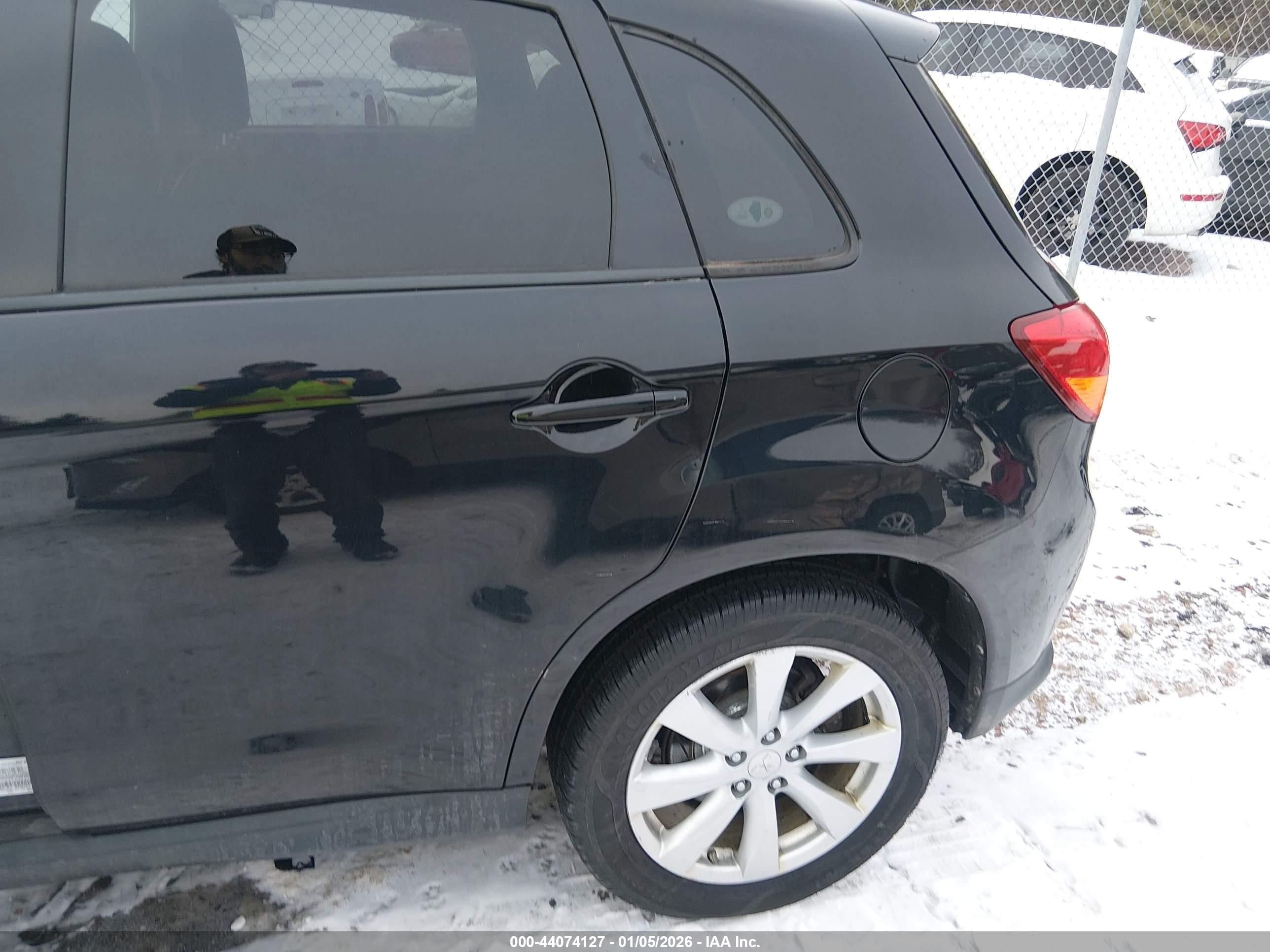 MITSUBISHI OUTLANDER image 6