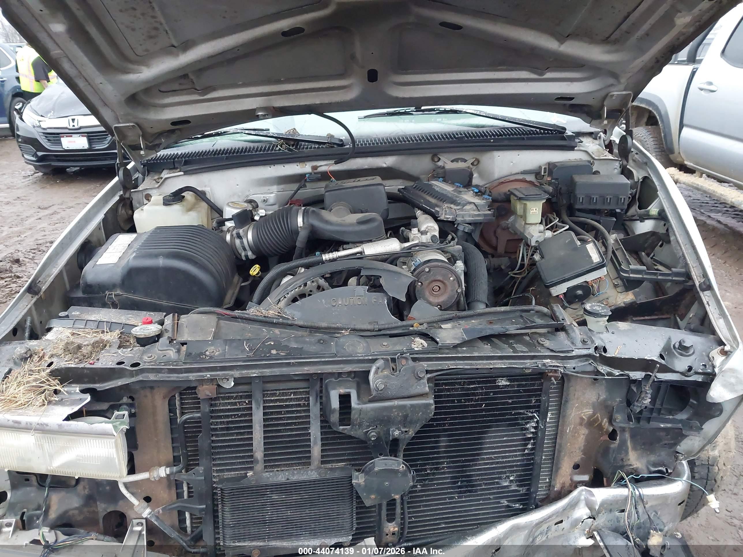 CHEVROLET C2500 image 10
