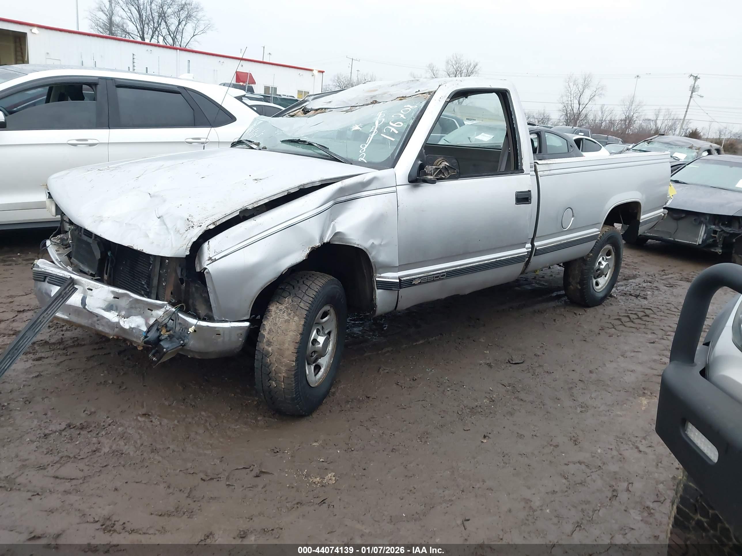 CHEVROLET C2500 image 2