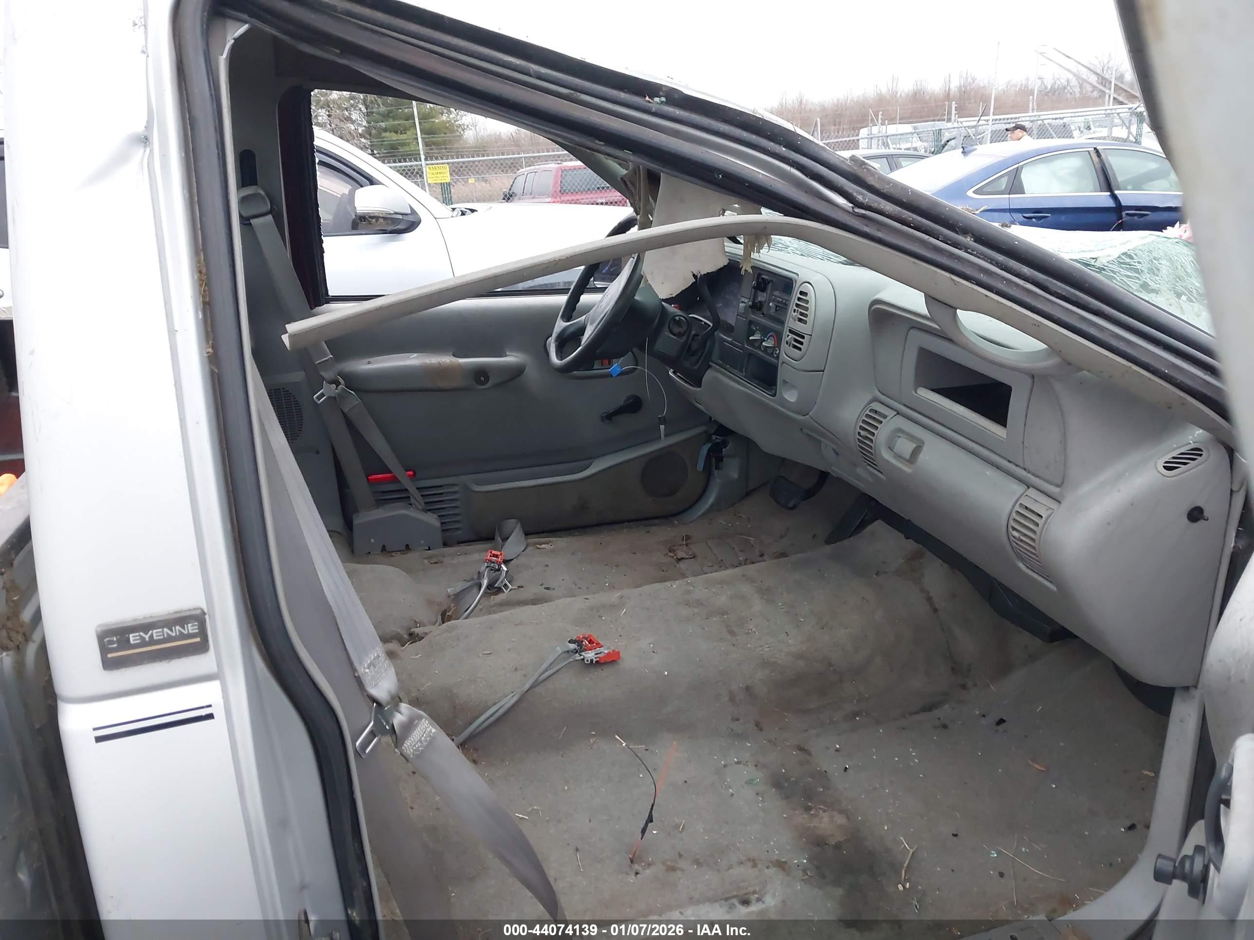 CHEVROLET C2500 image 5