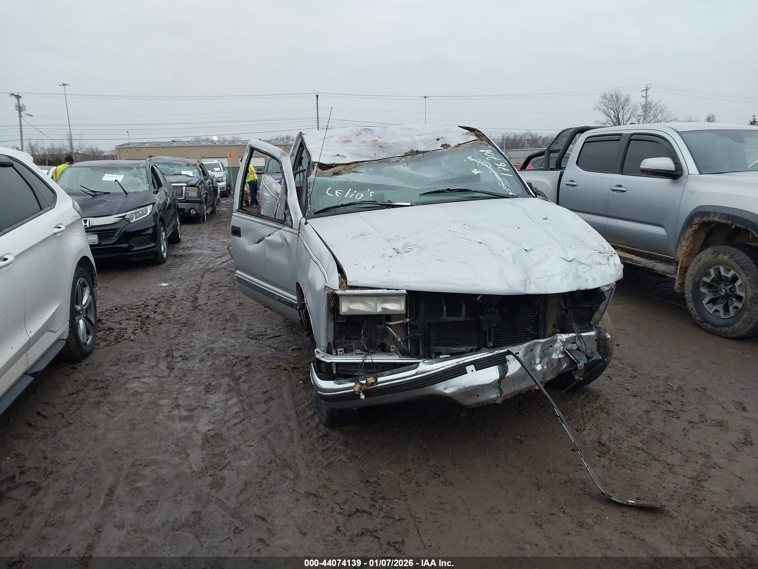 CHEVROLET C2500 image 6