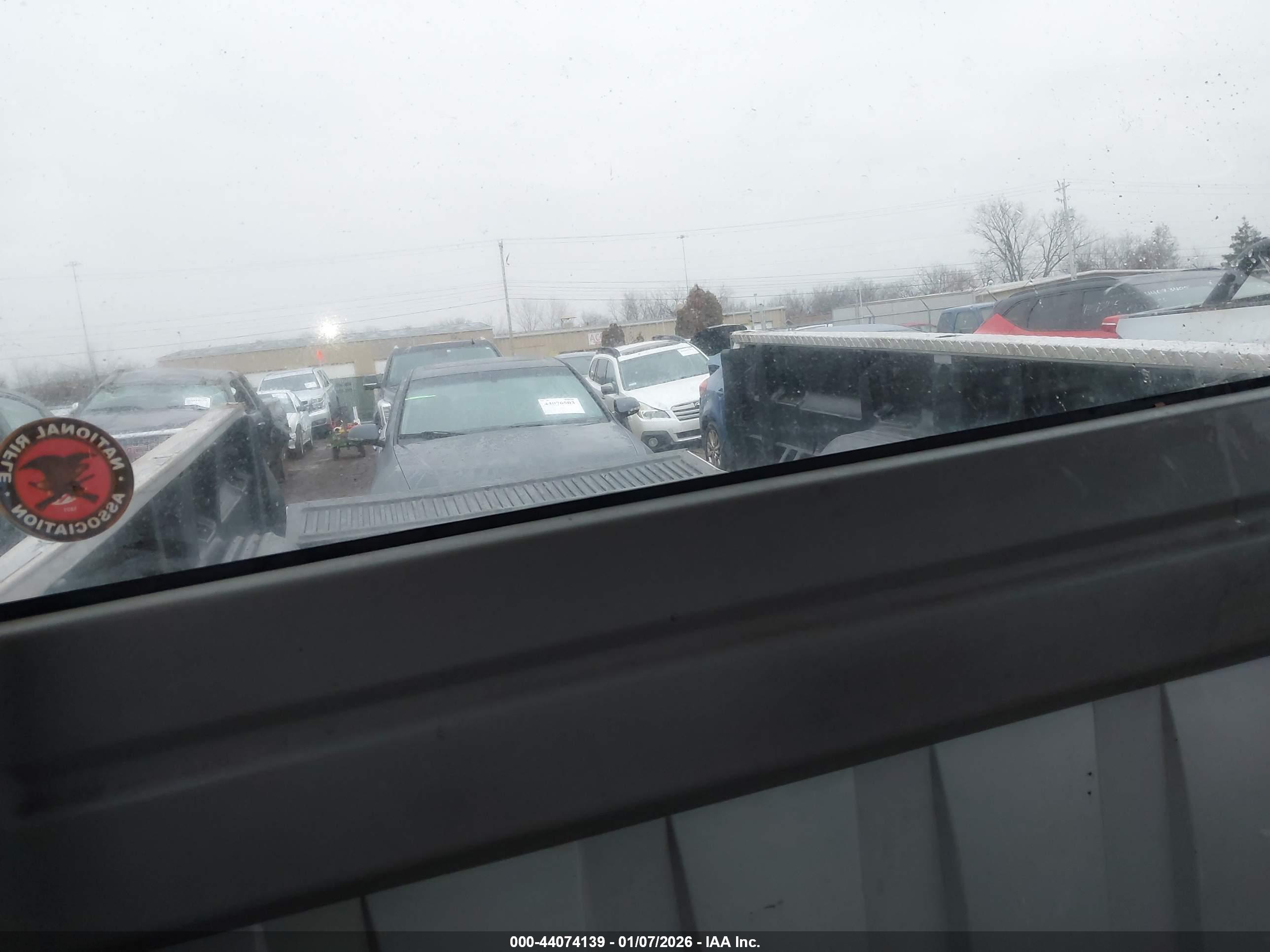 CHEVROLET C2500 image 8