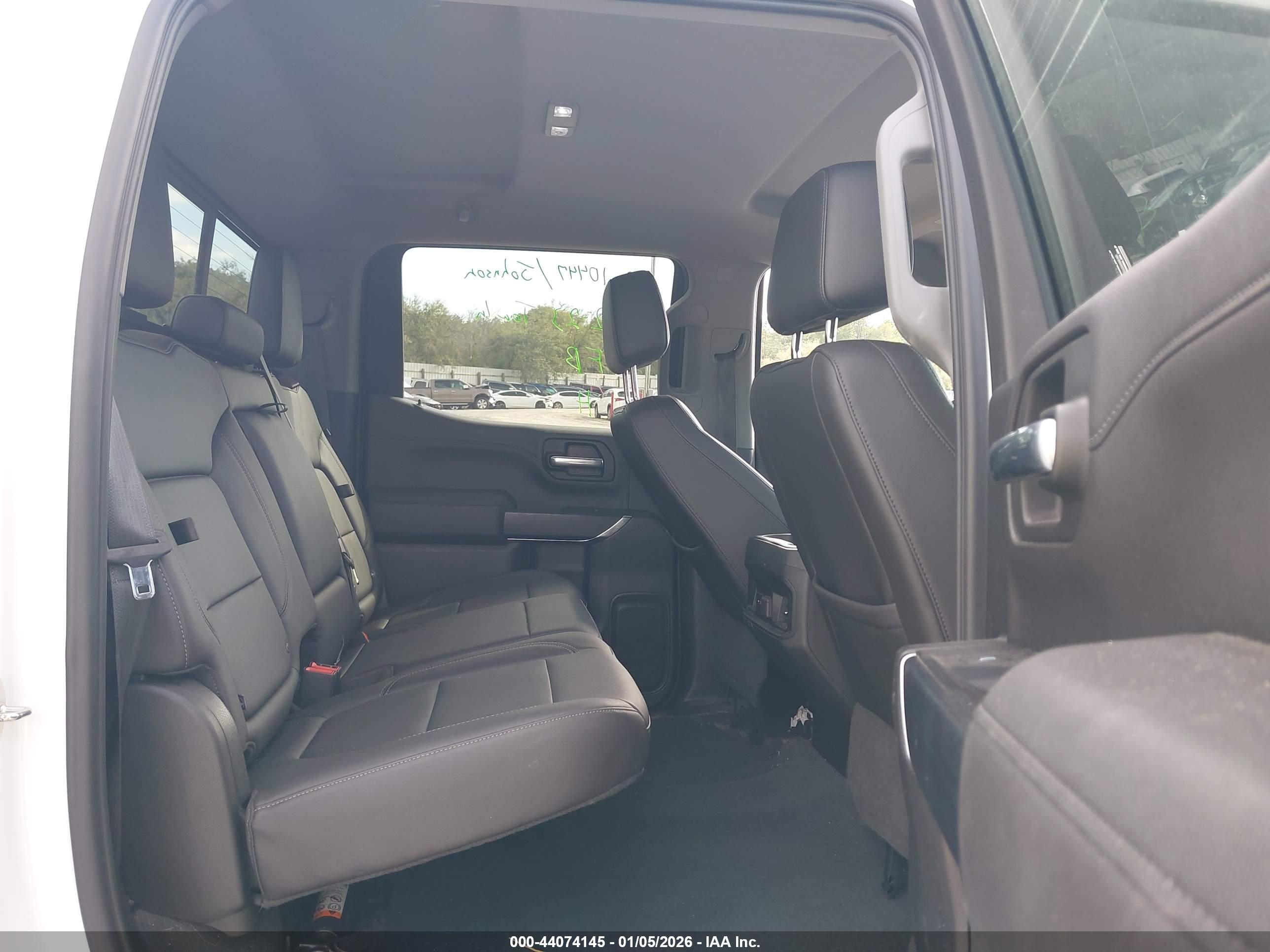 CHEVROLET SILVERADO image 8