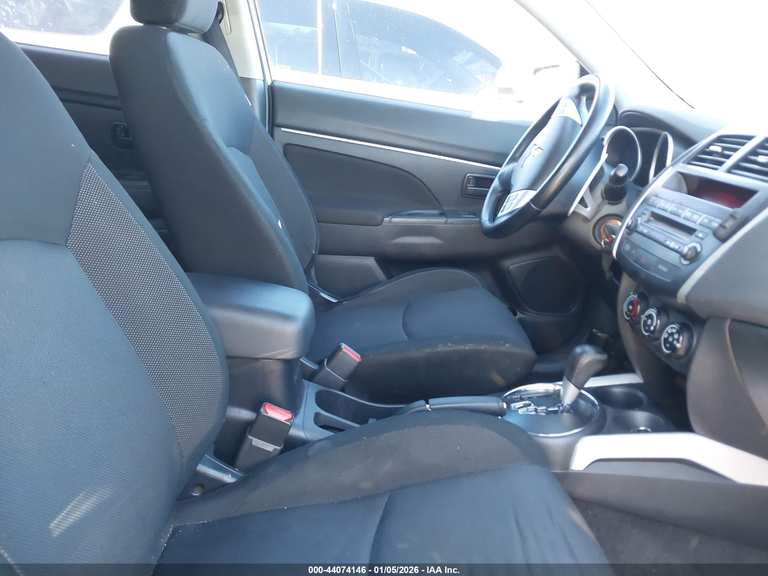 MITSUBISHI OUTLANDER image 5