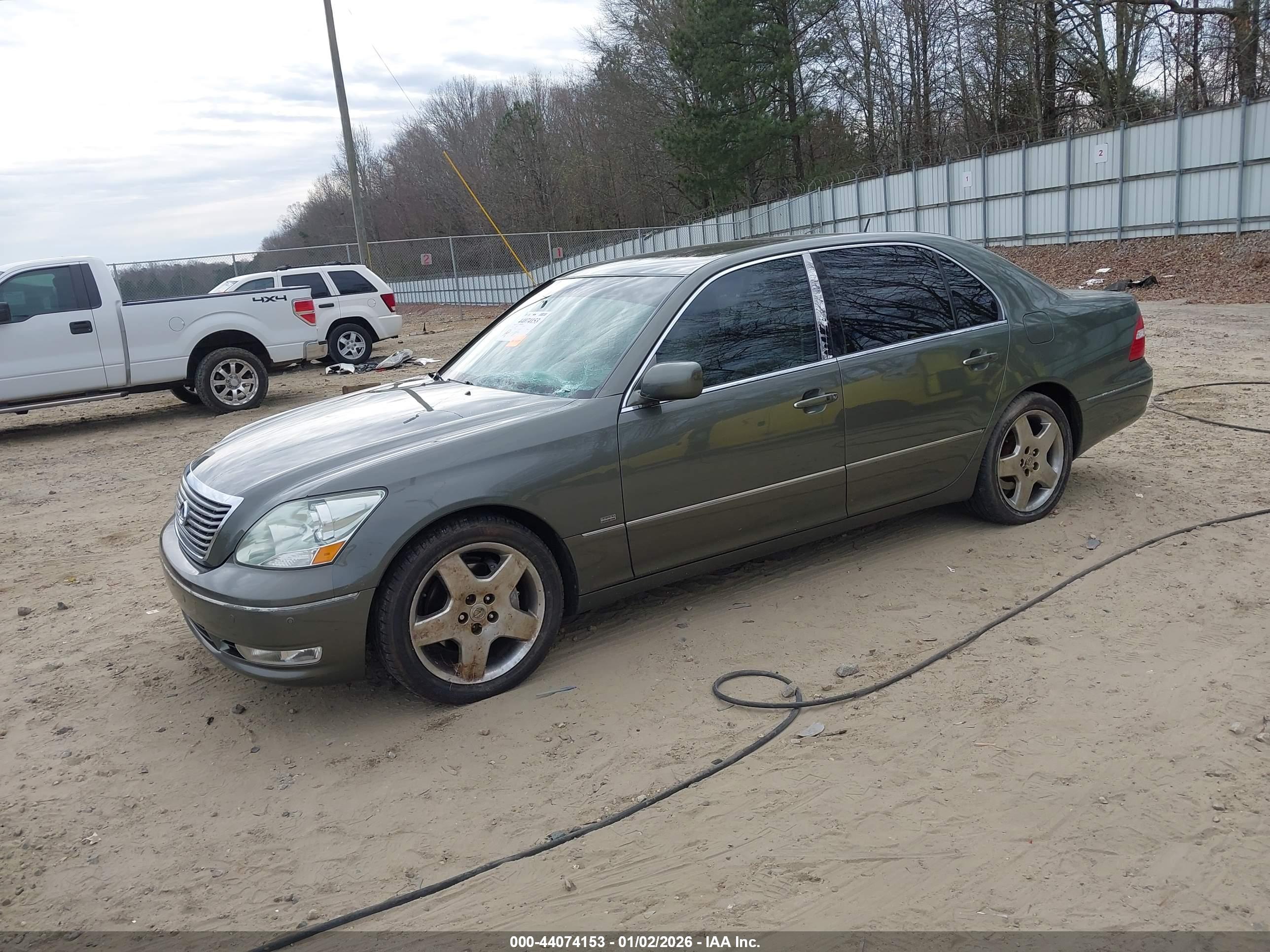LEXUS LS image 2