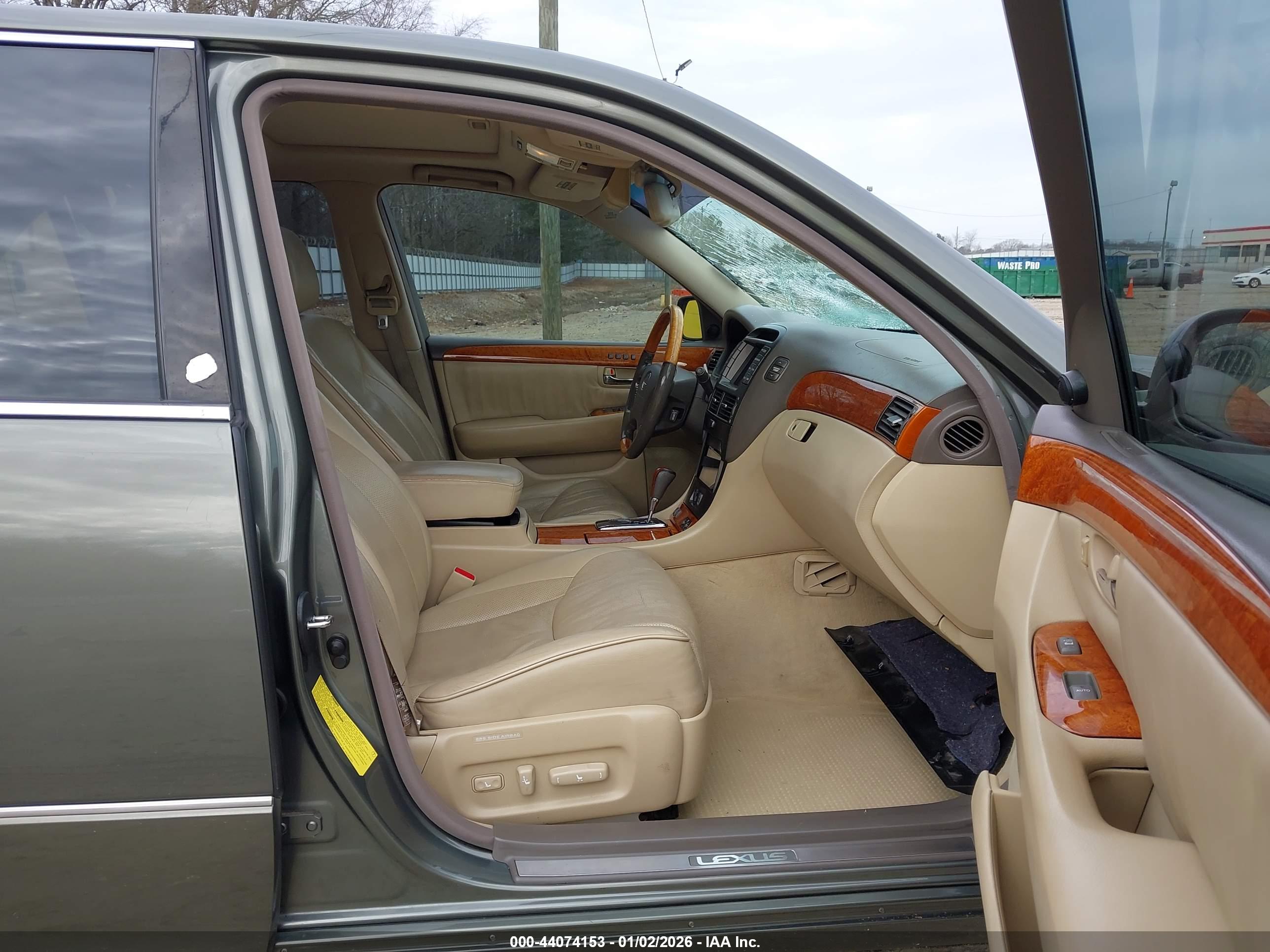 LEXUS LS image 5