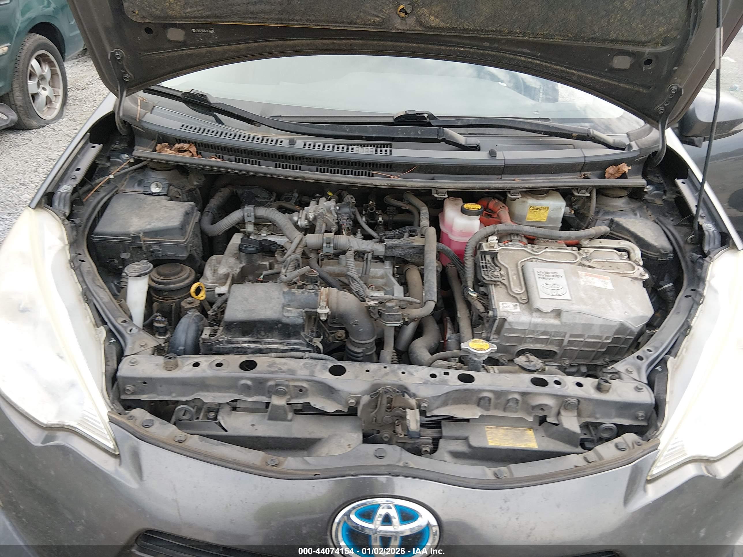 TOYOTA PRIUS image 10