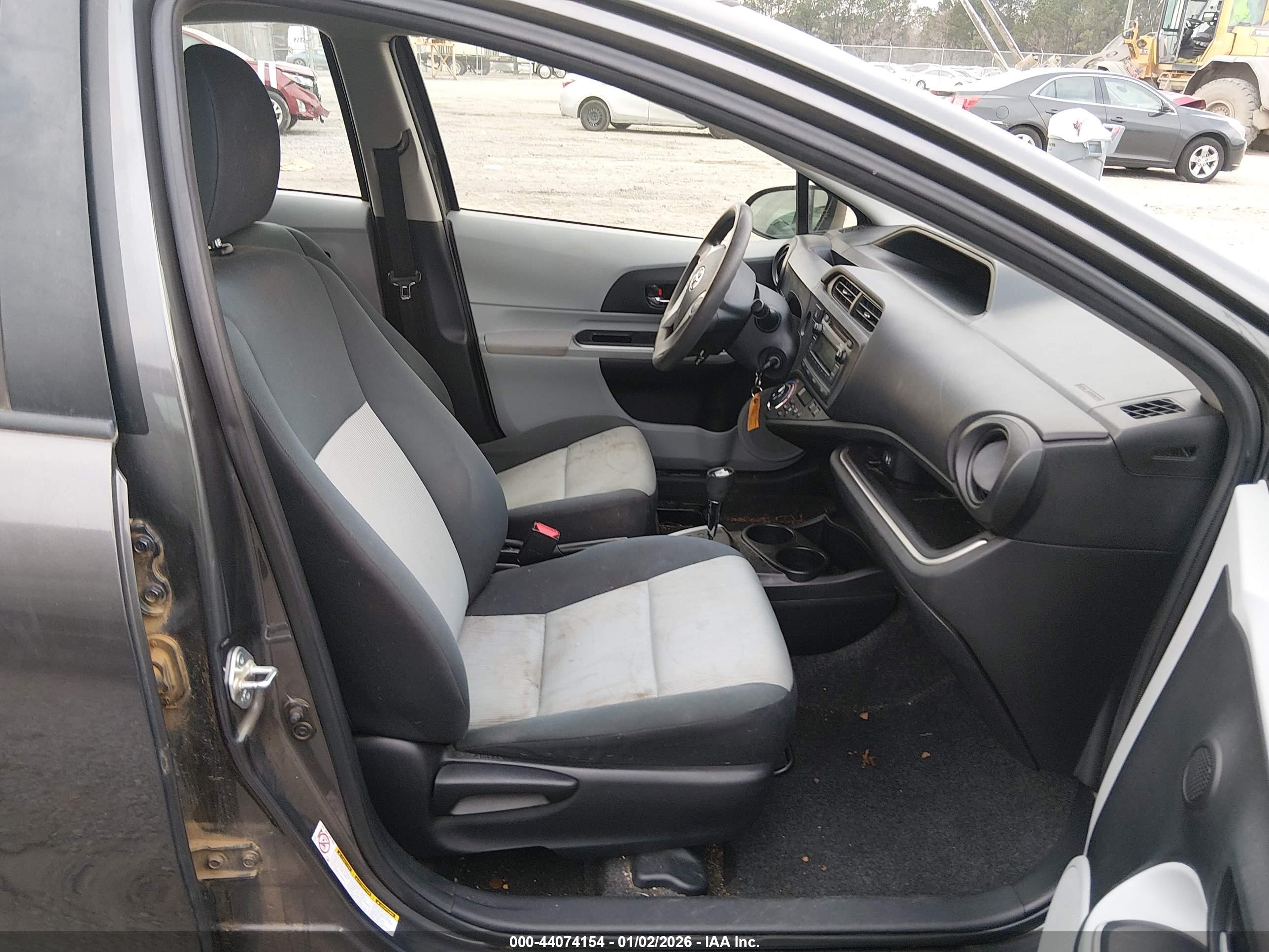 TOYOTA PRIUS image 5