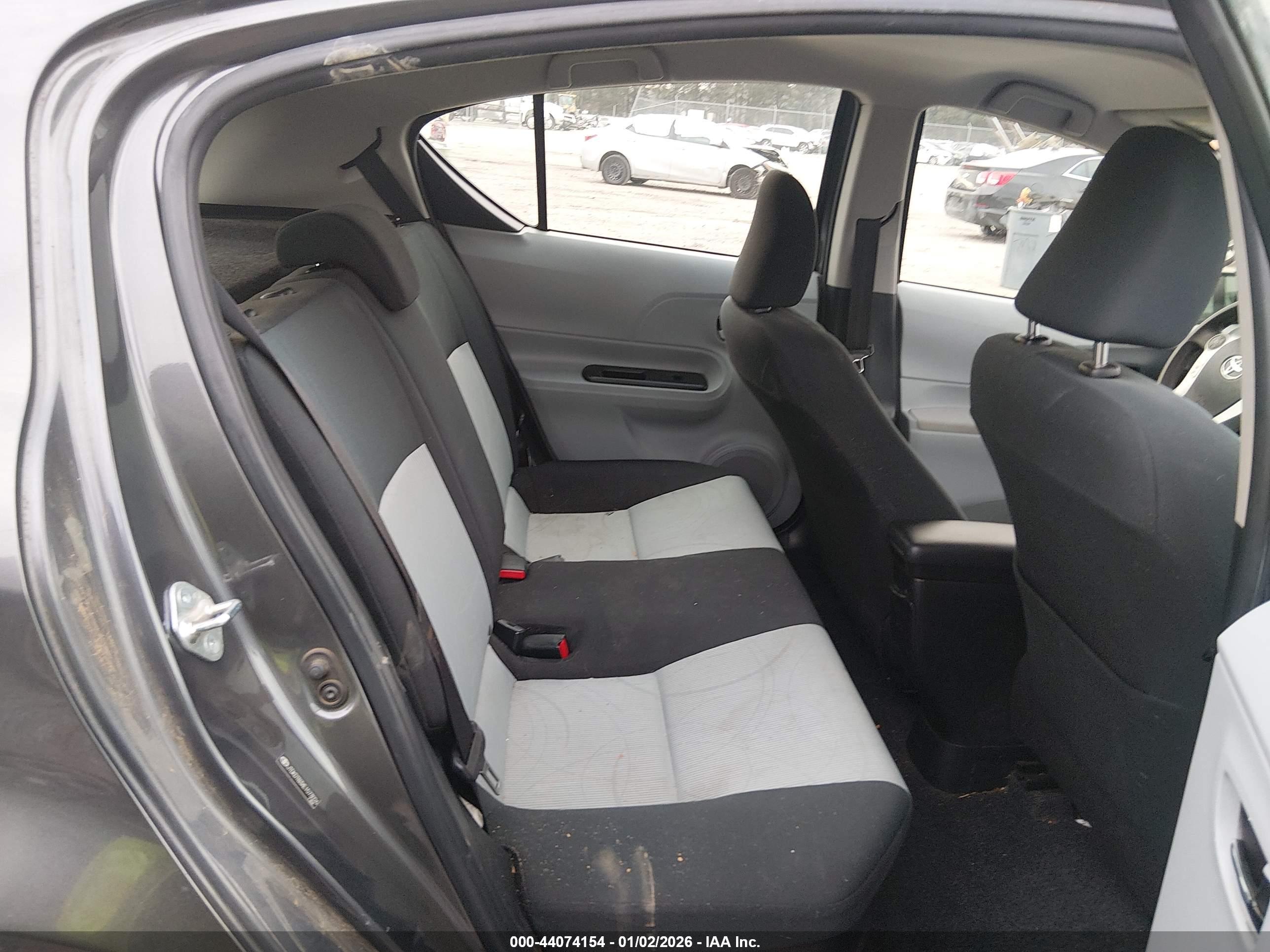 TOYOTA PRIUS image 8