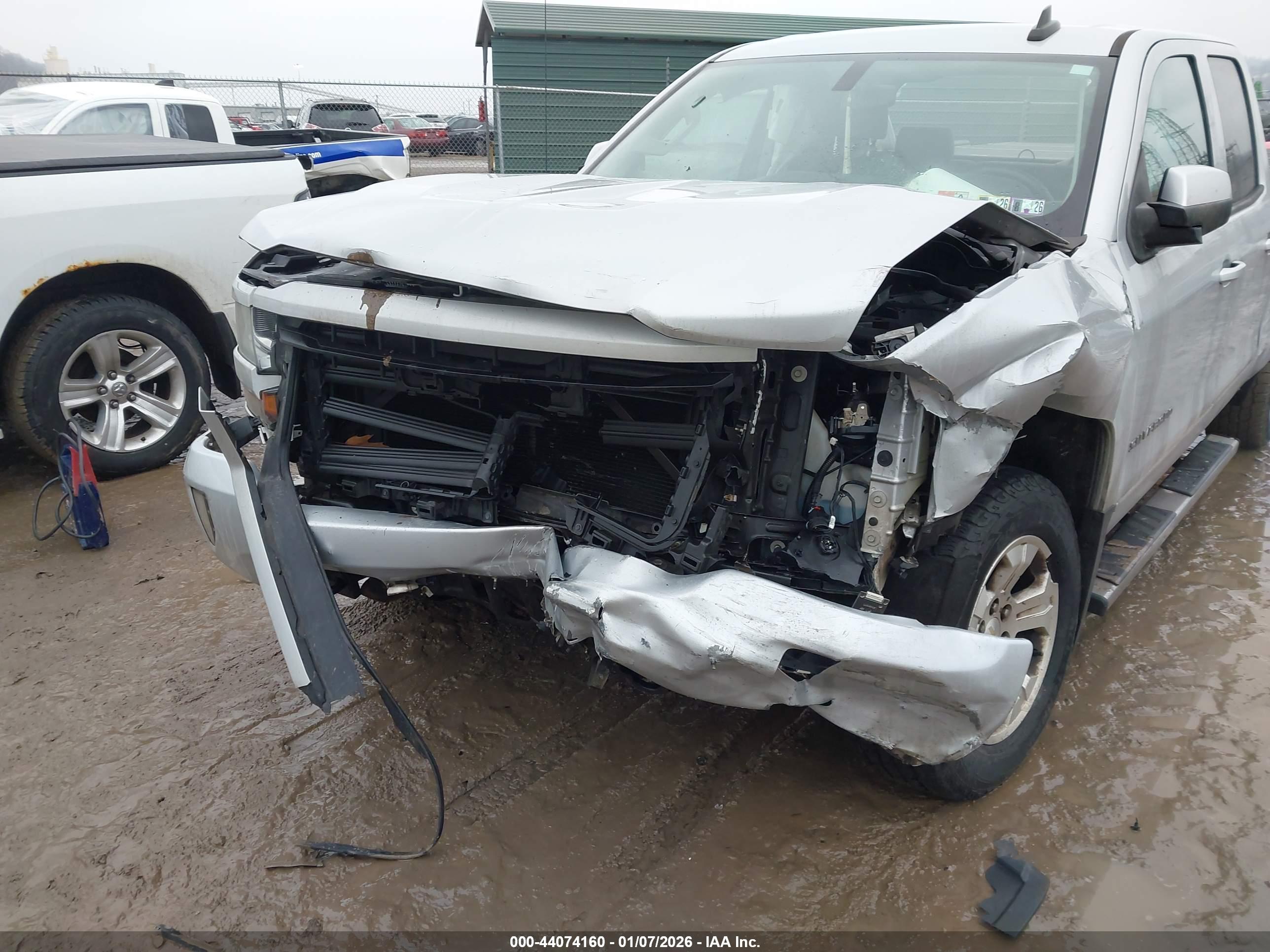 CHEVROLET SILVERADO image 6