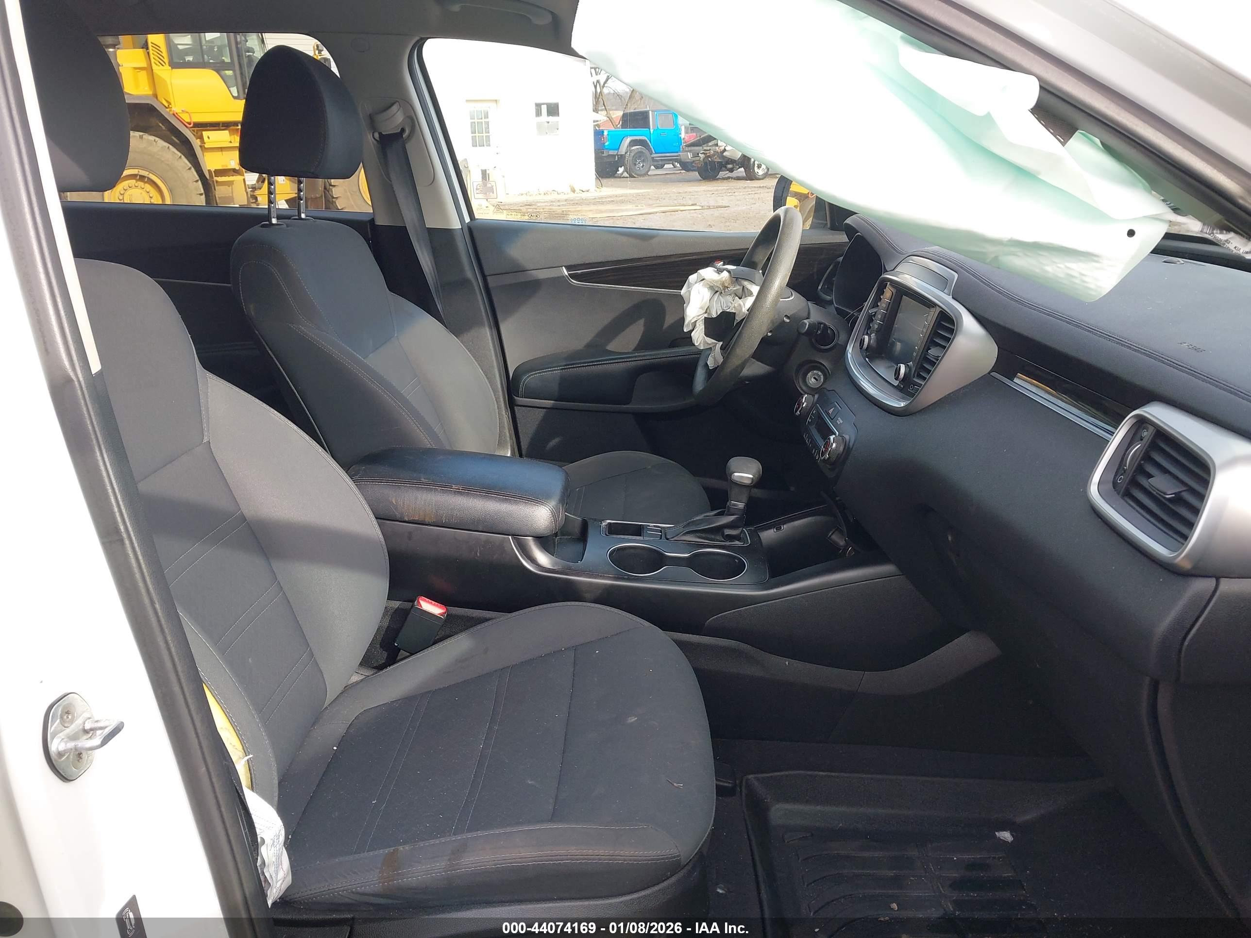 KIA SORENTO image 5