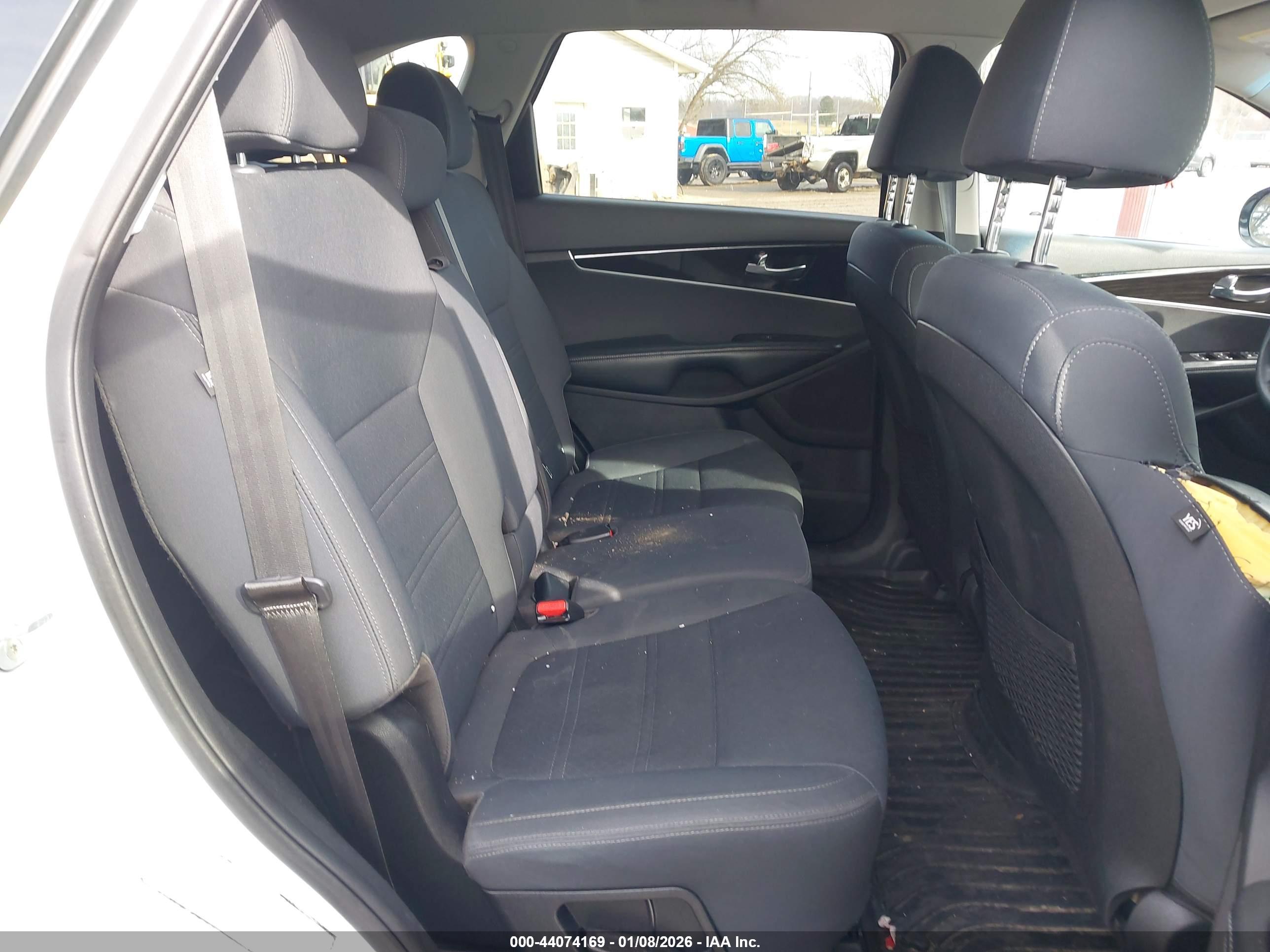 KIA SORENTO image 8