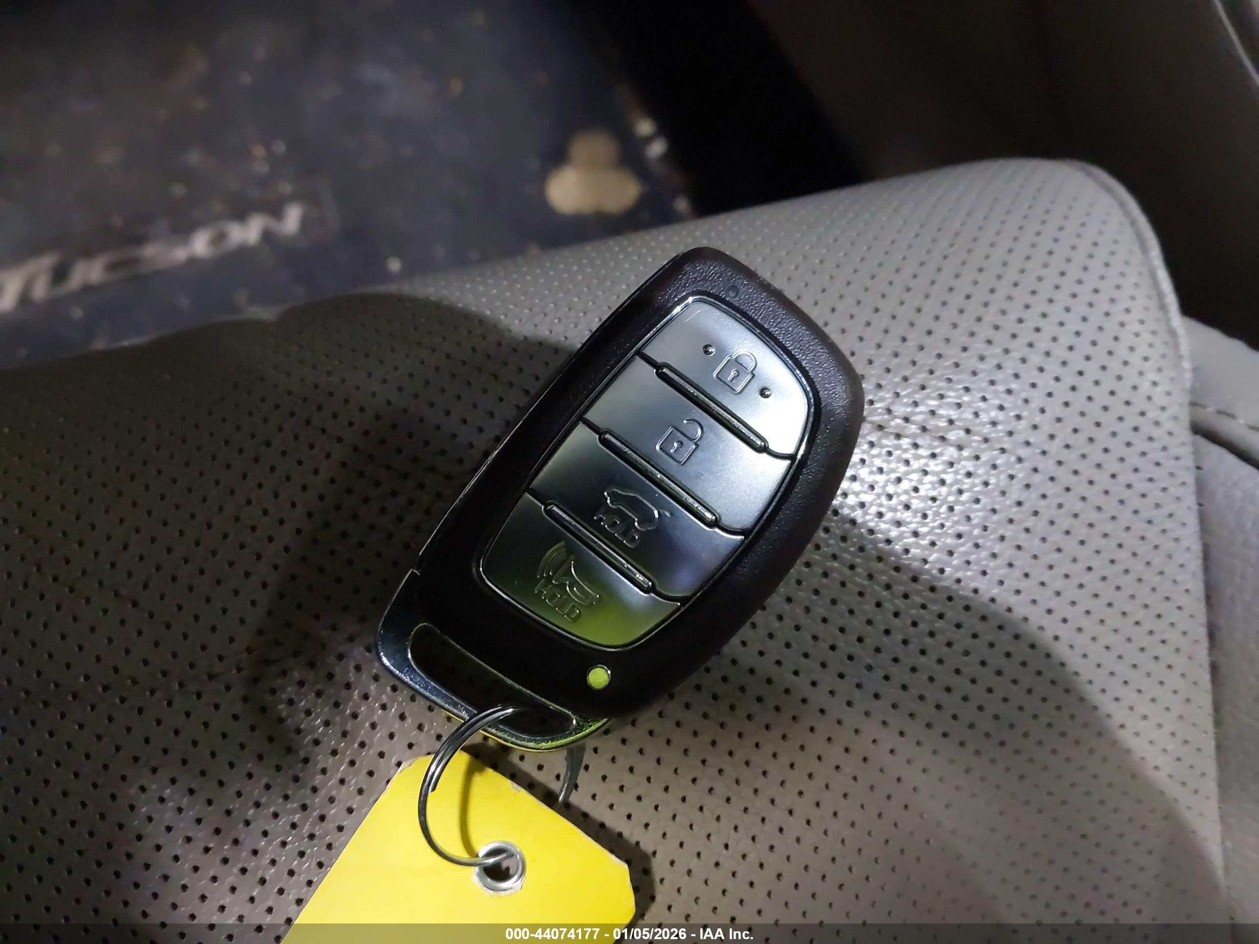 HYUNDAI TUCSON image 11