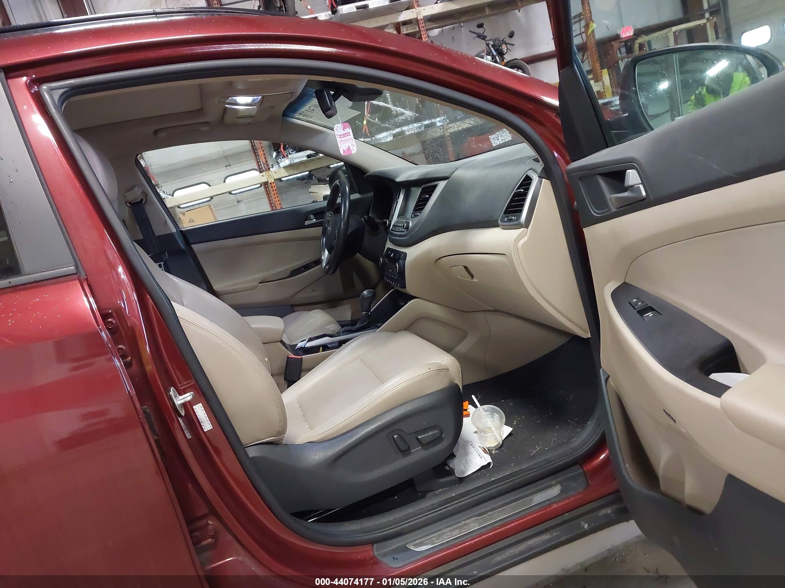 HYUNDAI TUCSON image 5