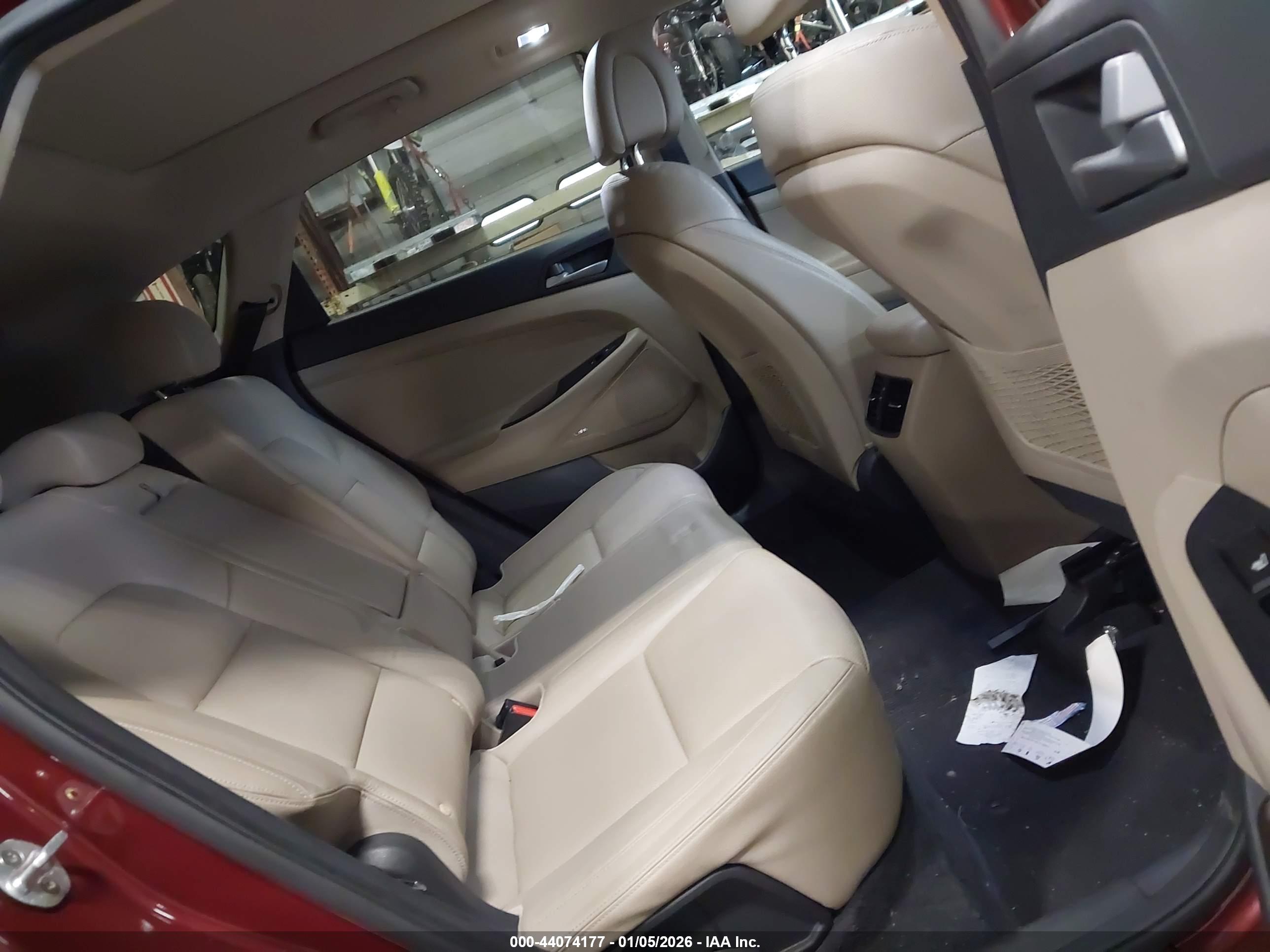 HYUNDAI TUCSON image 8