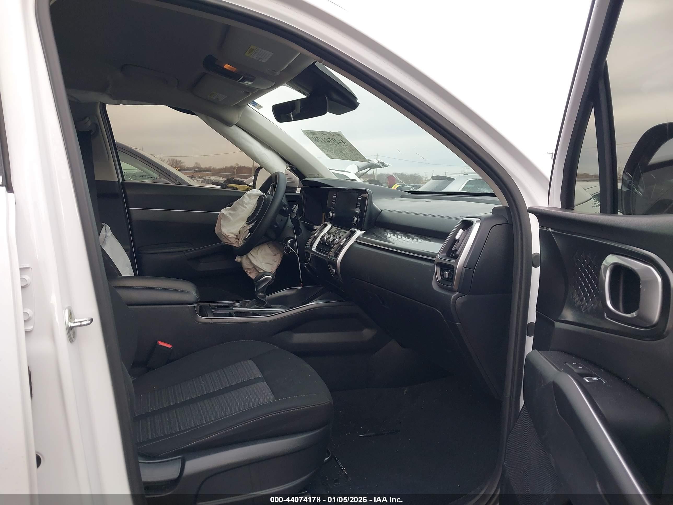 KIA SORENTO image 5