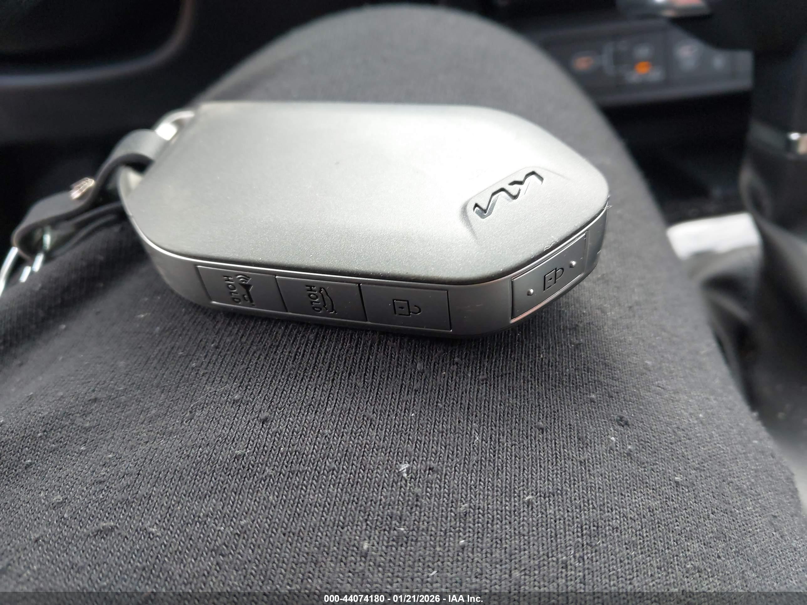 KIA K5 image 11