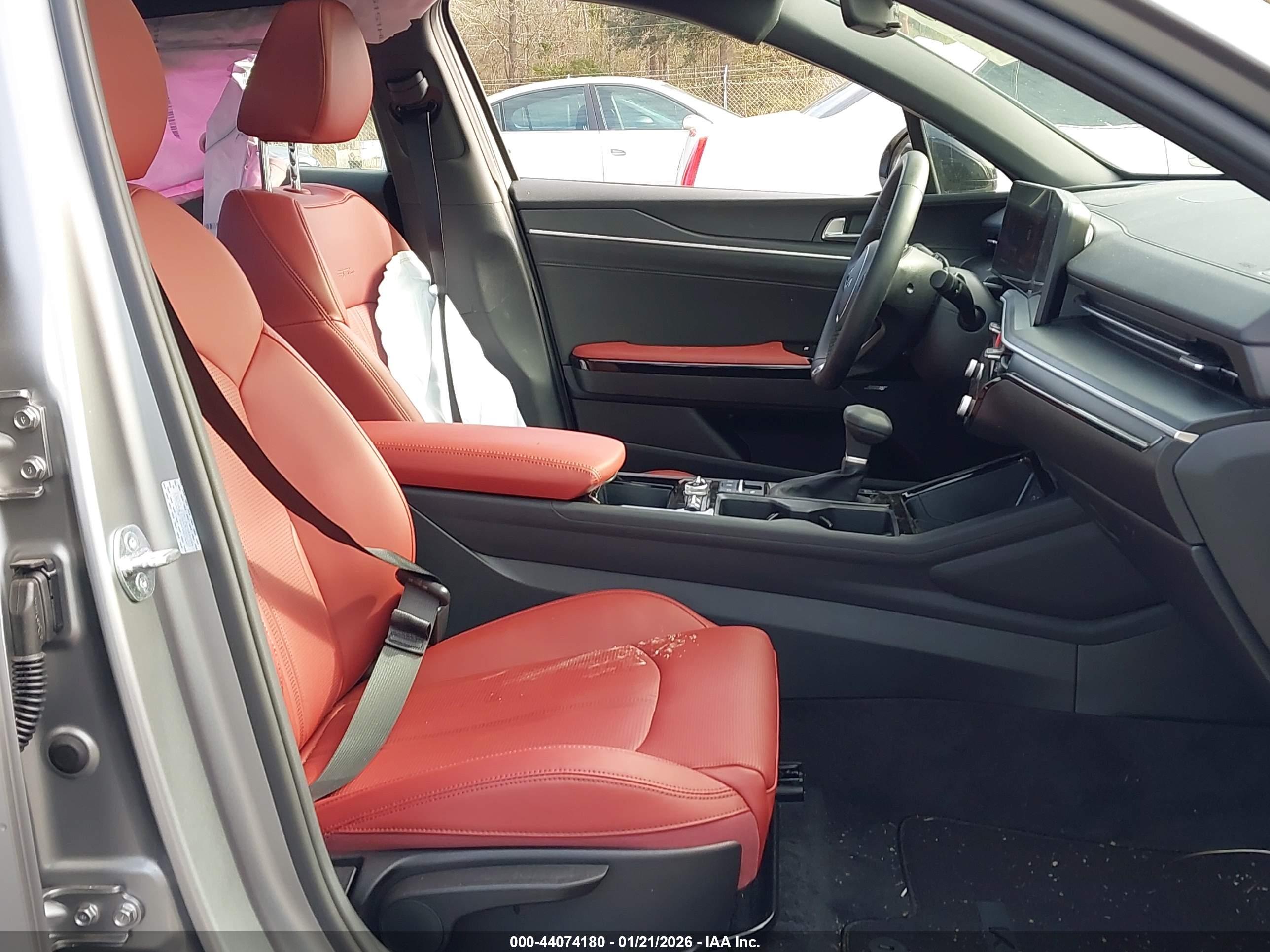 KIA K5 image 5
