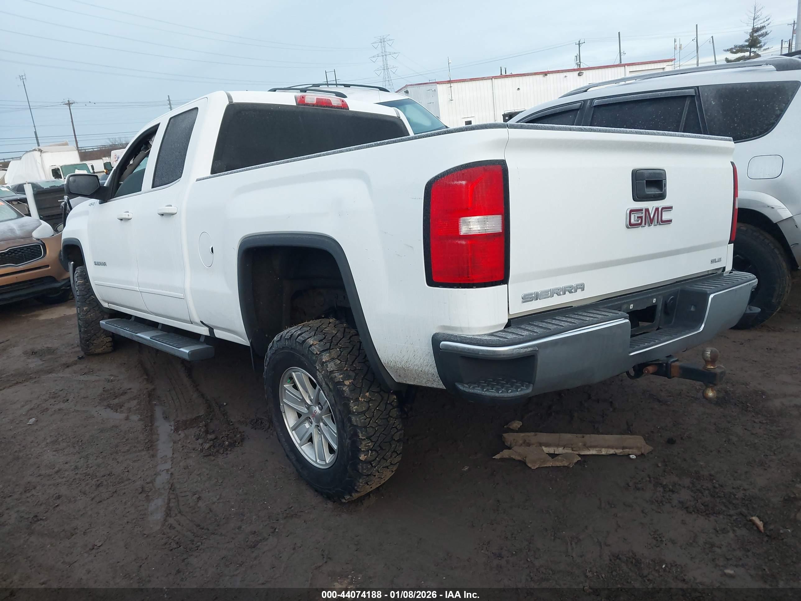 GMC SIERRA image 3