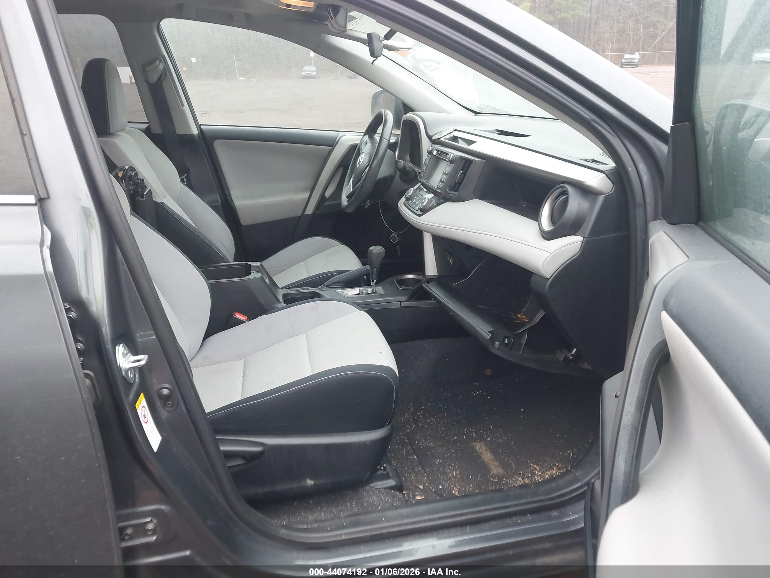 TOYOTA RAV4 image 5
