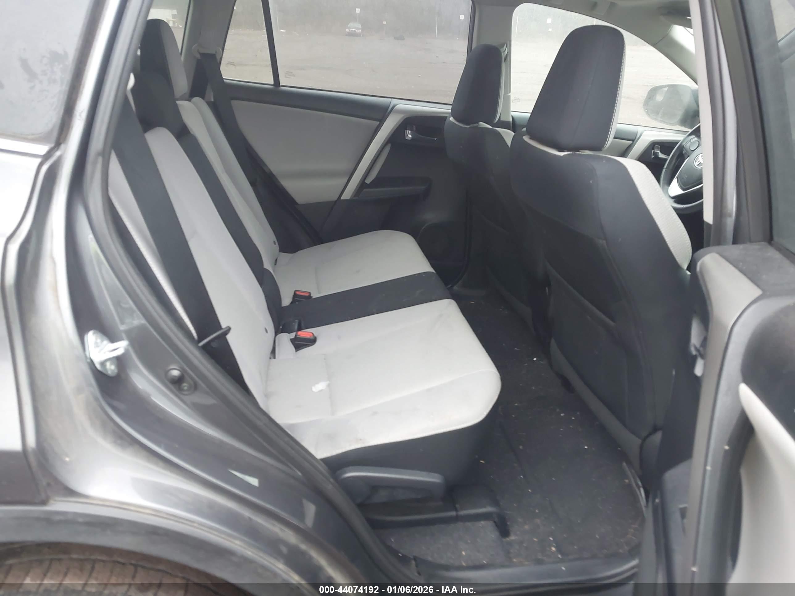 TOYOTA RAV4 image 8