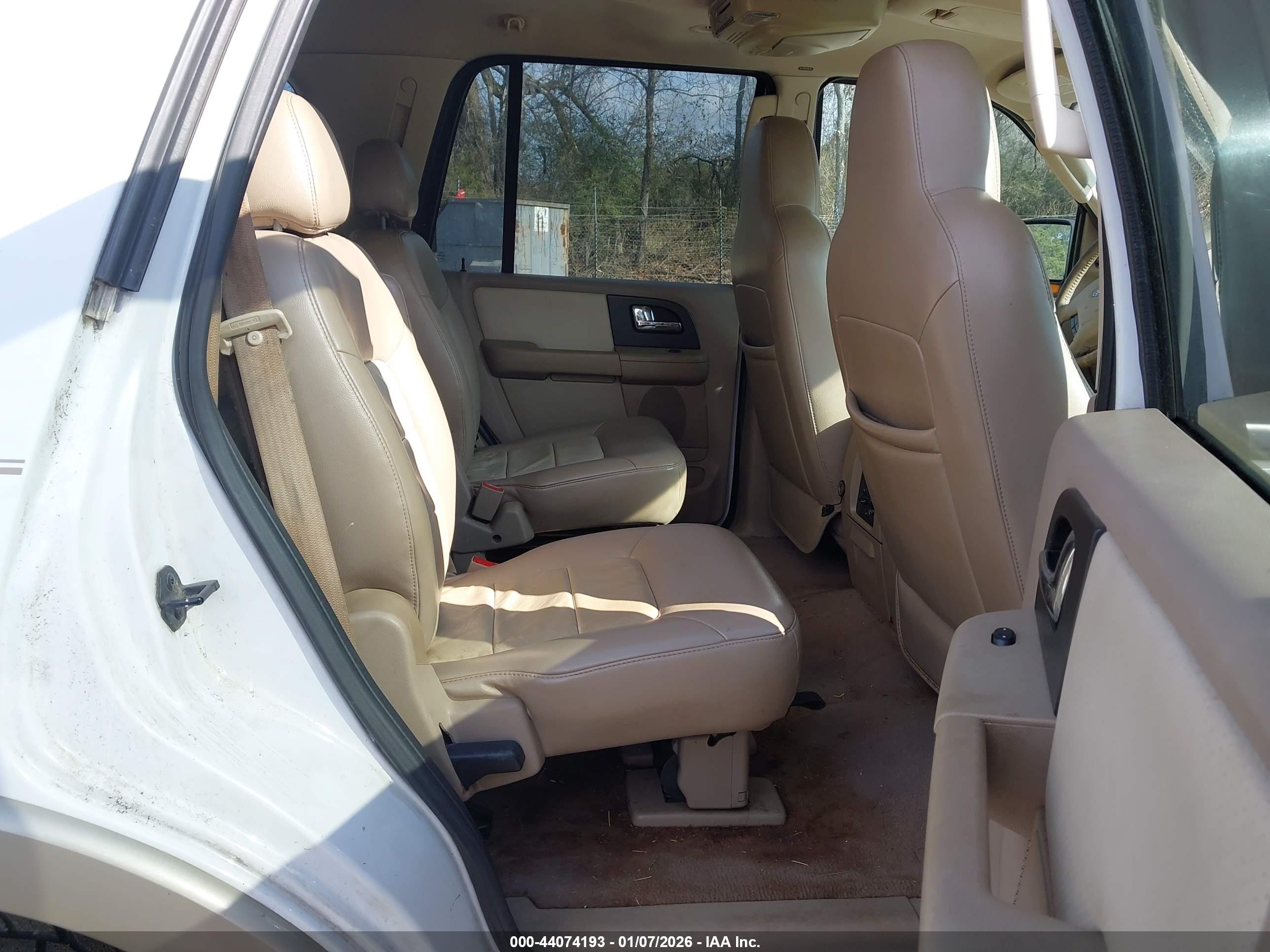 FORD EXPEDITION image 8