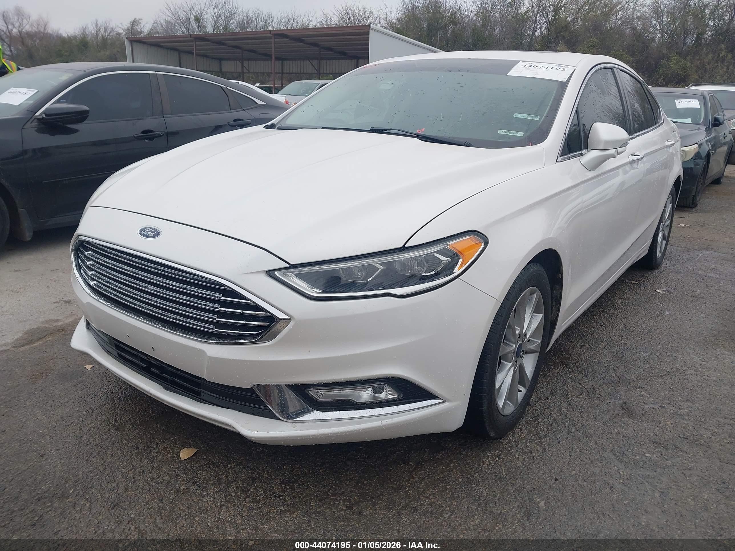 FORD FUSION image 2