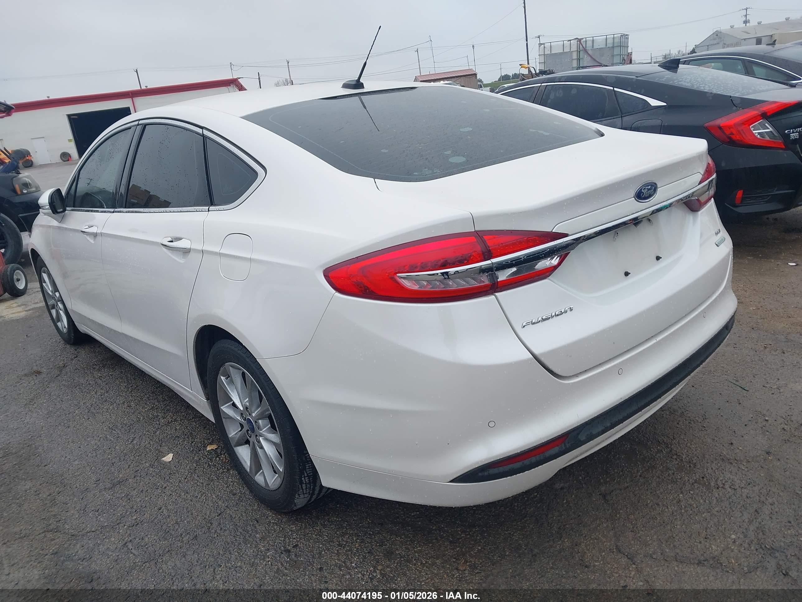 FORD FUSION image 3