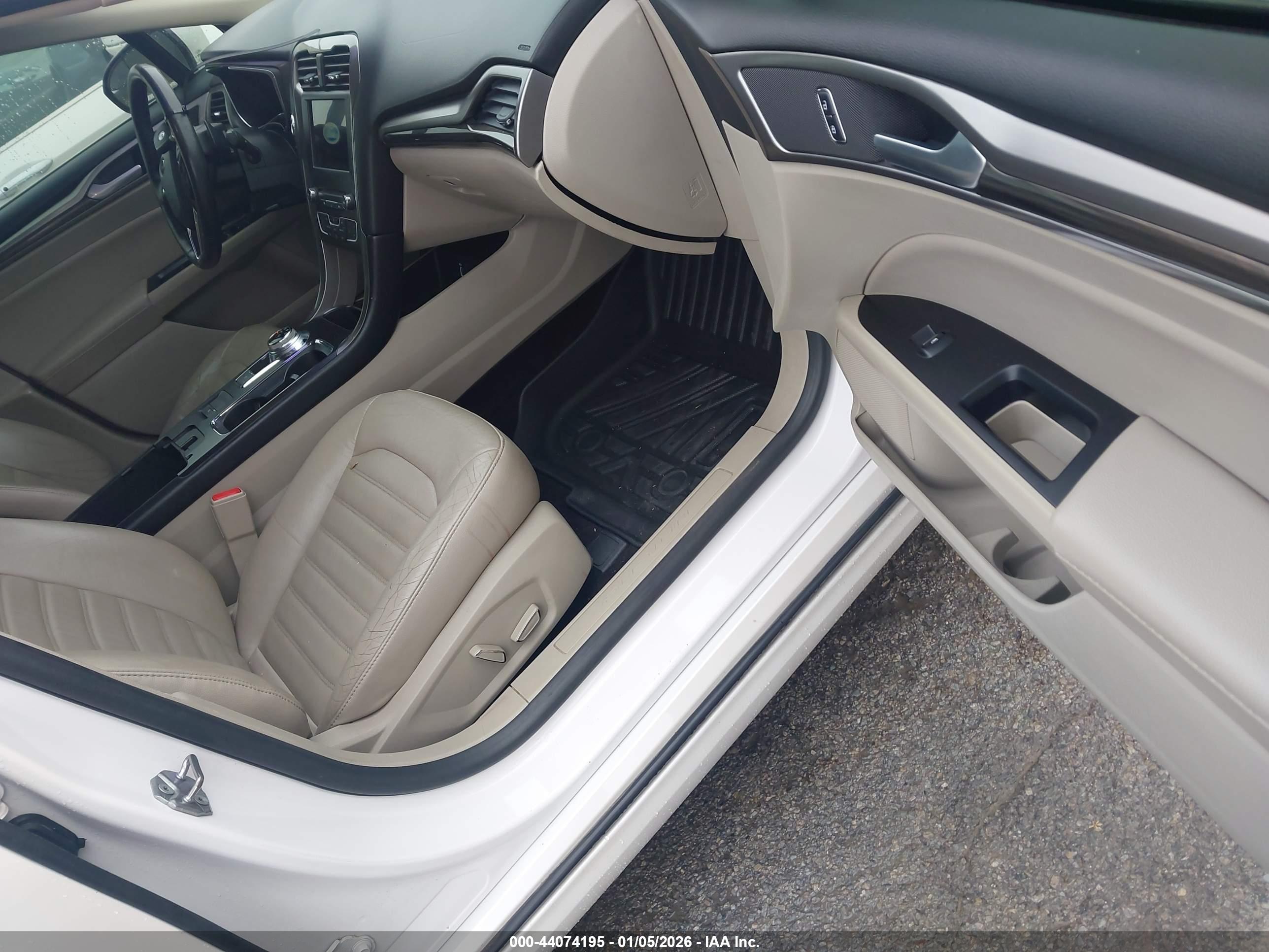 FORD FUSION image 5