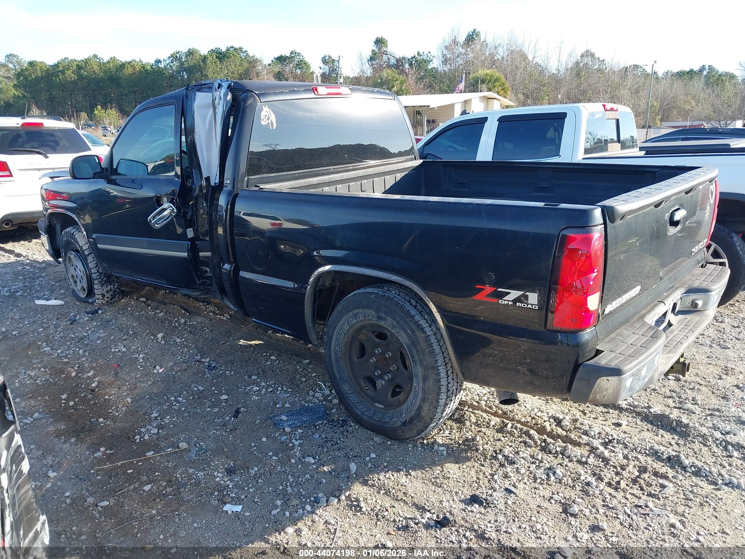 CHEVROLET SILVERADO image 3