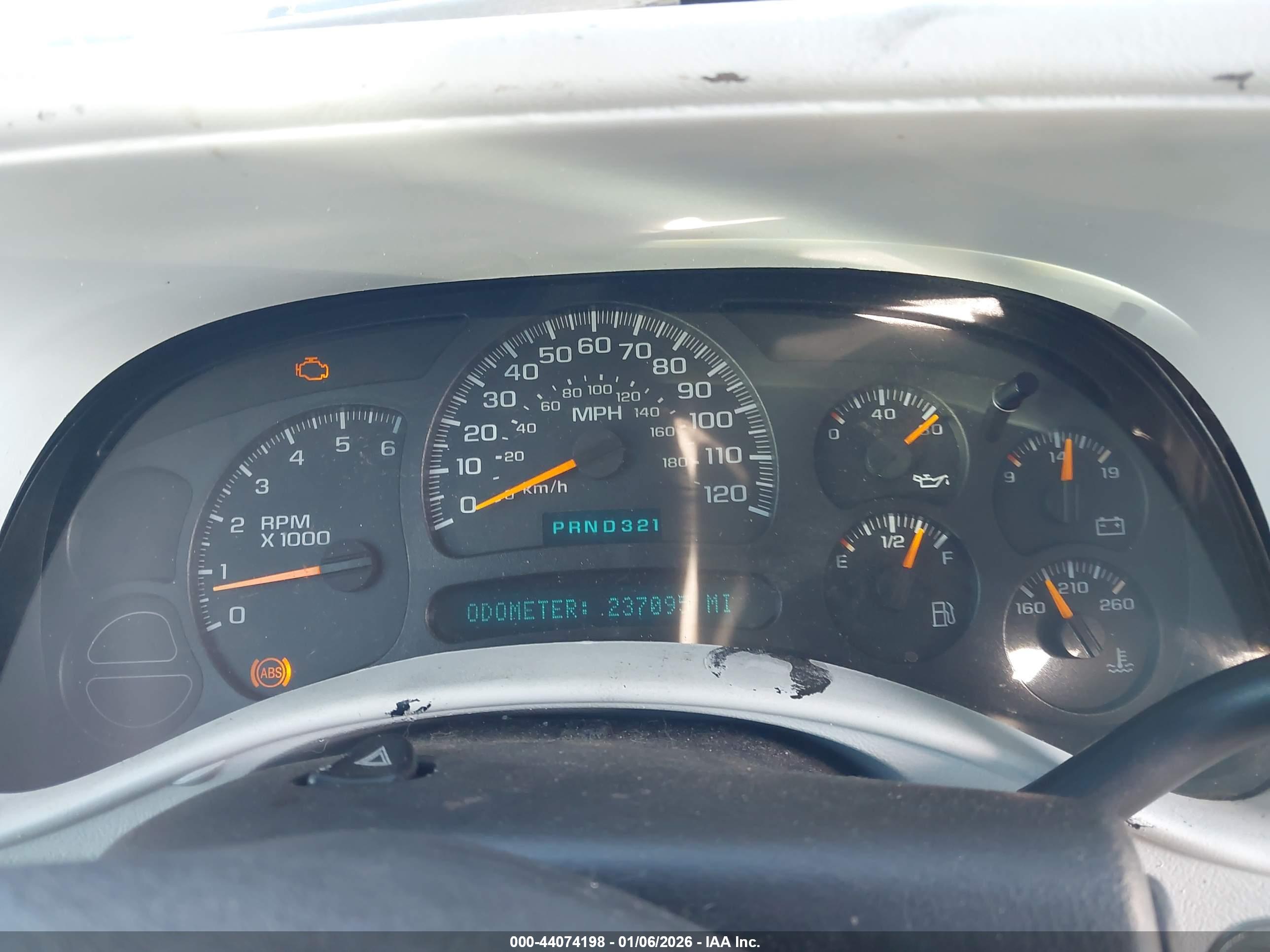 CHEVROLET SILVERADO image 7
