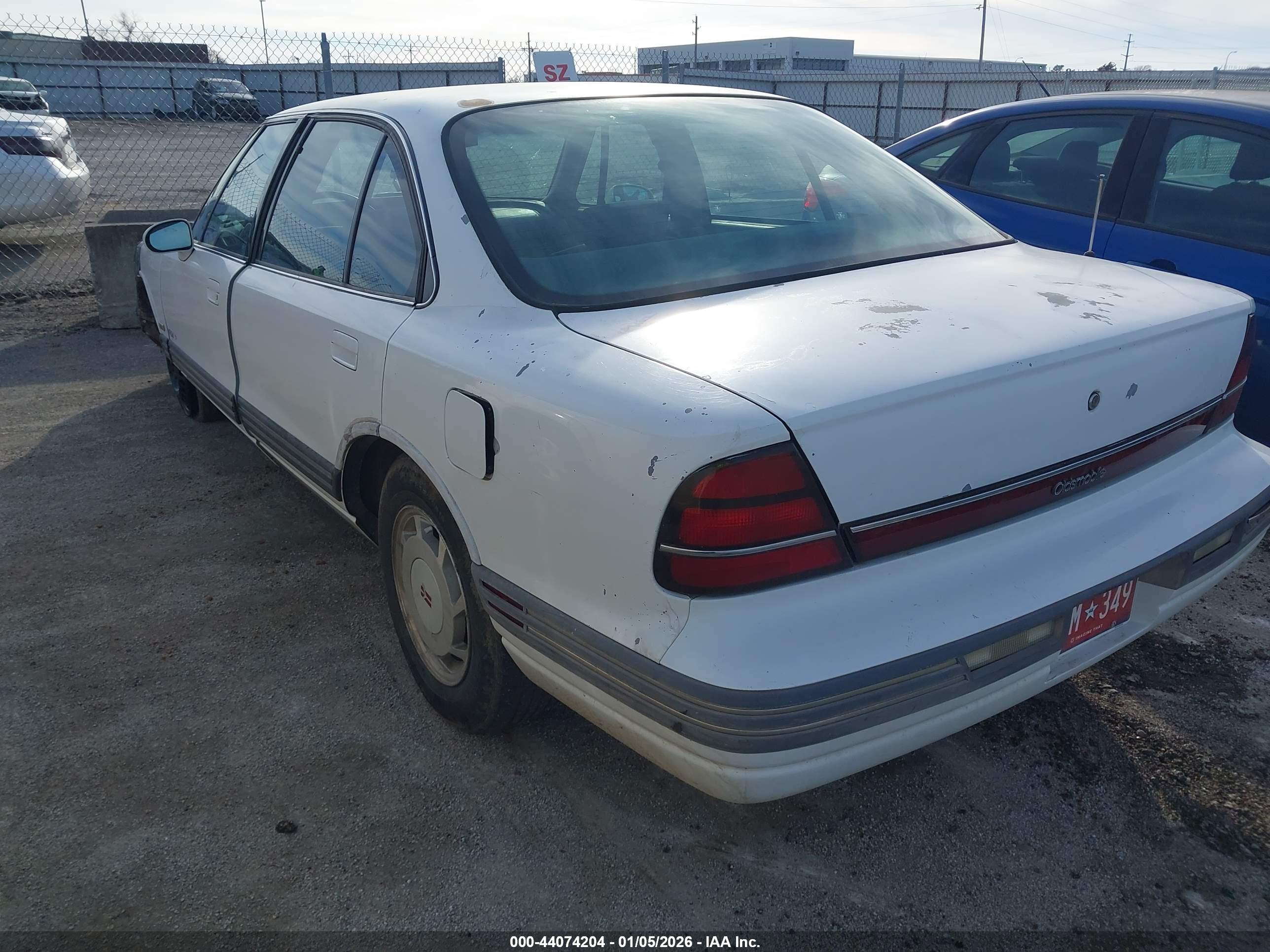 OLDSMOBILE 88 image 3