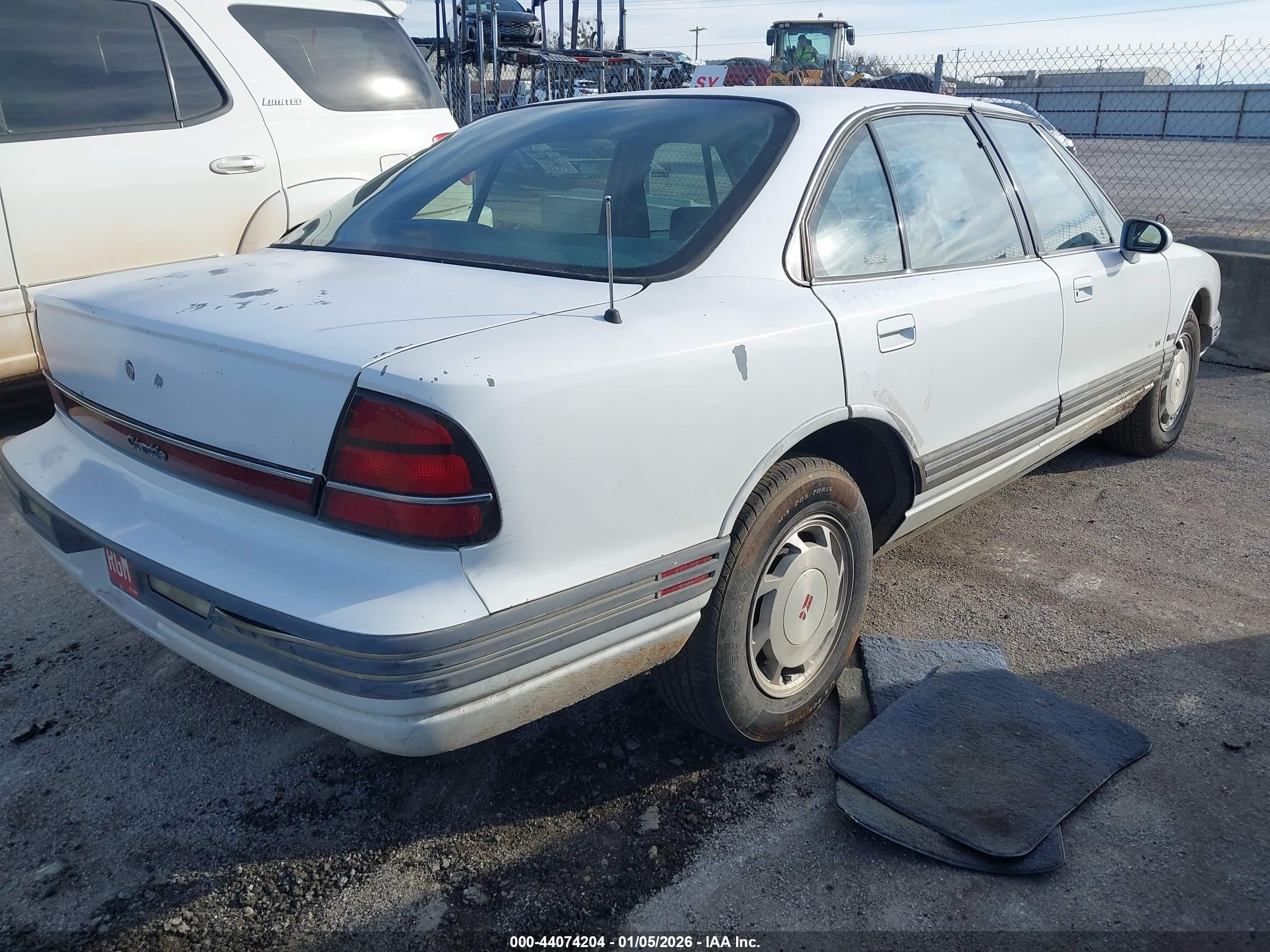 OLDSMOBILE 88 image 4